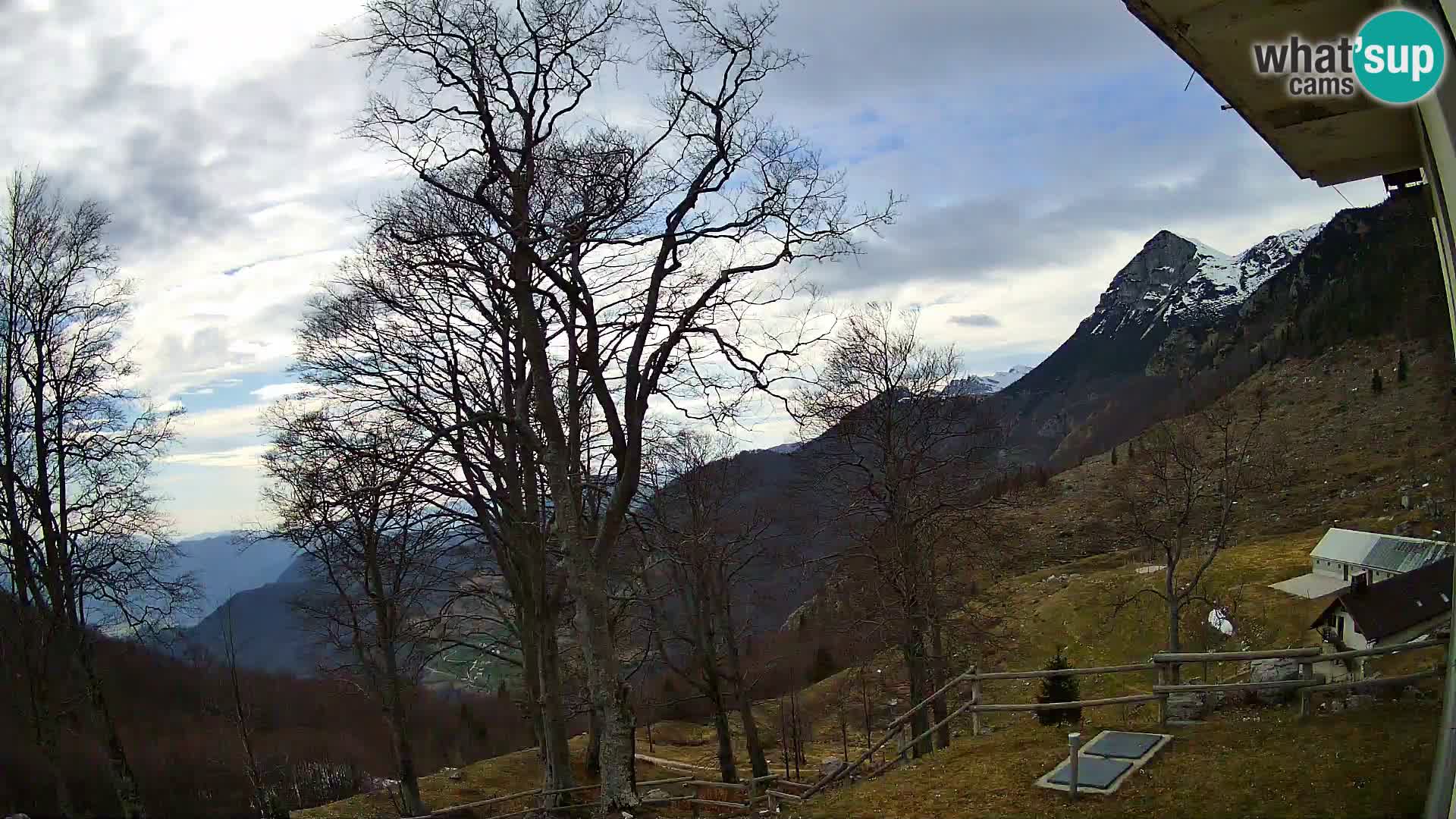 Planina Razor Mountain Hut live cam (1315) | view to Tolminski Migovec