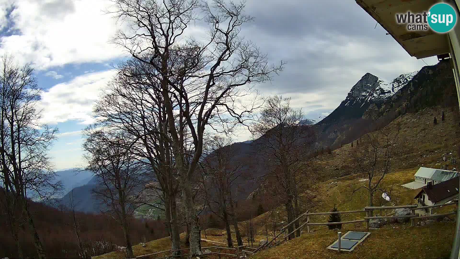 Baita di montagna Planina Razor webcam (1315) | vista su Tolminski Migovec