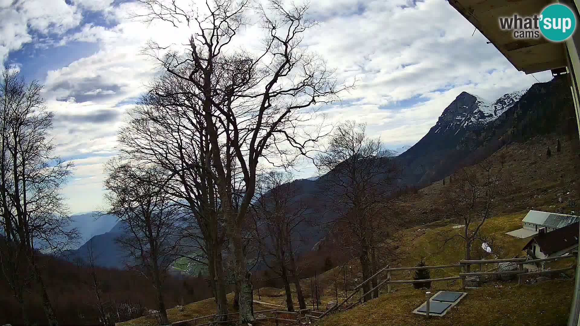 Planinarski dom na planini Razor (1315) | Pogled na Tolminski Migovec