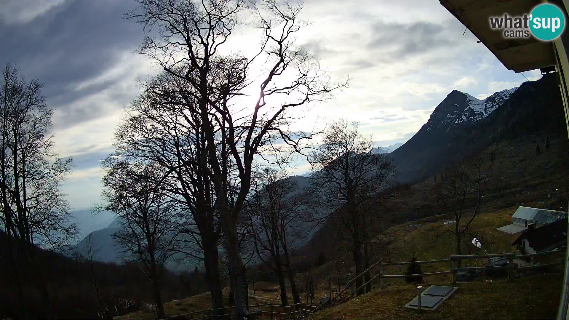 Refuge de la montagne Planina Razor caméra en direct (1315) | vue sur Tolminski Migovec