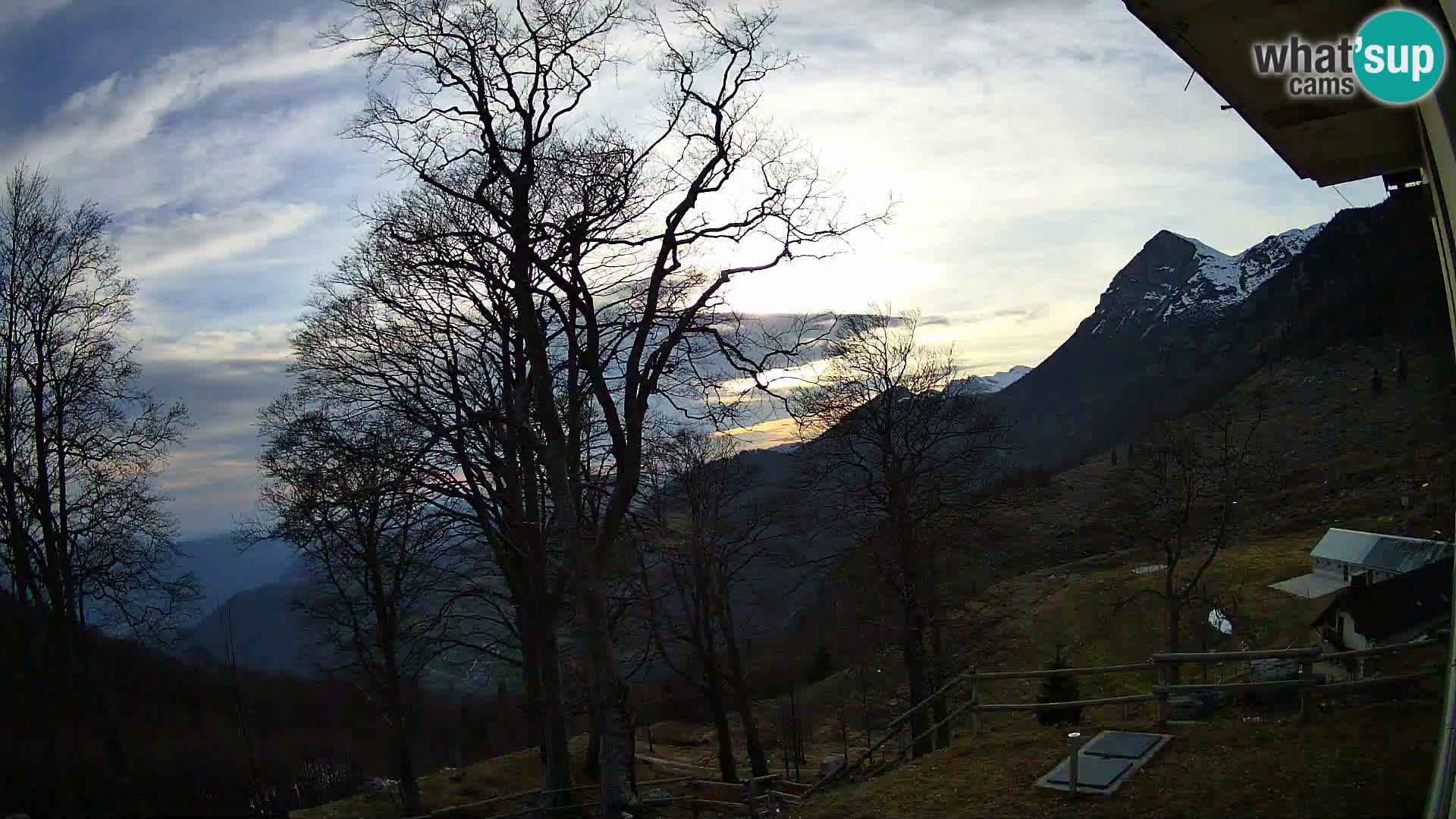 Refuge de la montagne Planina Razor caméra en direct (1315) | vue sur Tolminski Migovec