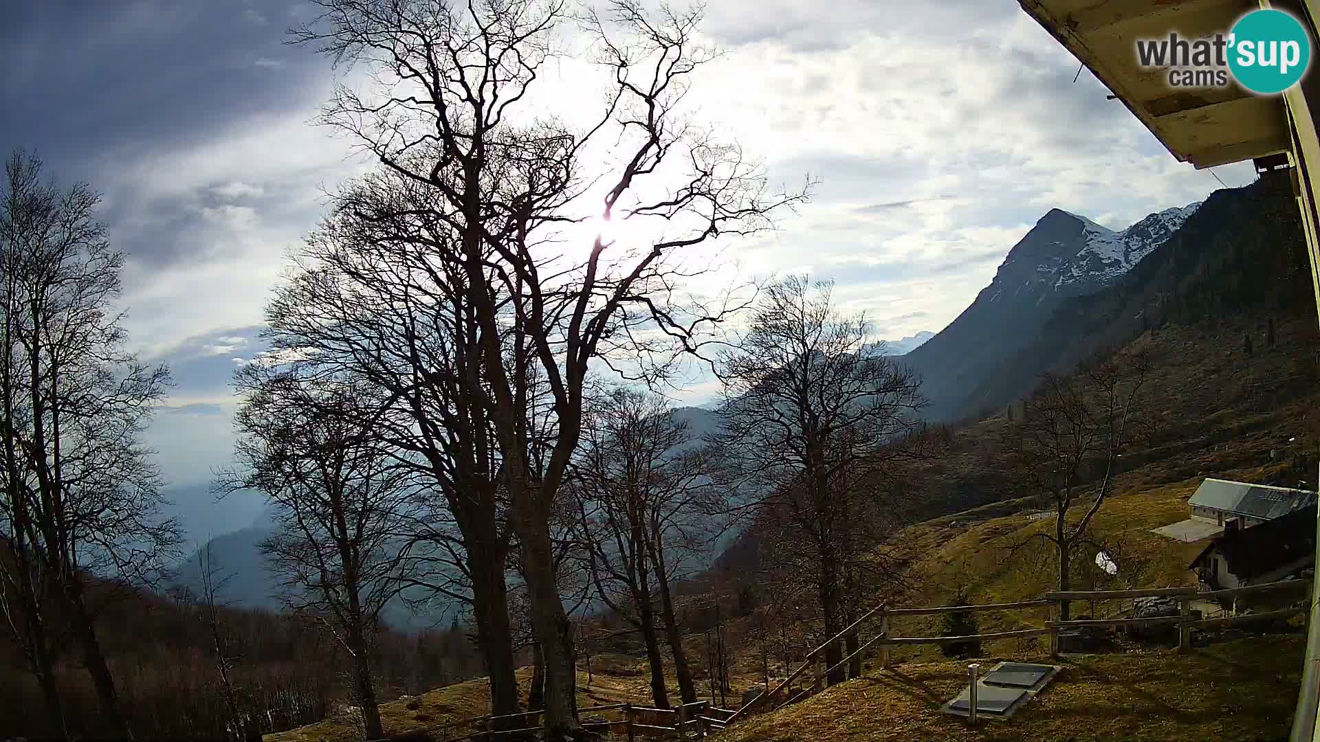 Planina Razor Bergütte Webcam (1315) | Blick auf Tolminski Migovec