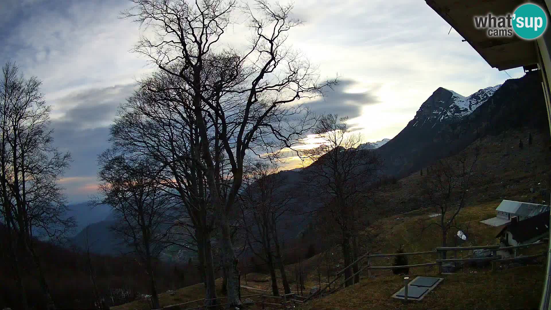 Refuge de la montagne Planina Razor caméra en direct (1315) | vue sur Tolminski Migovec