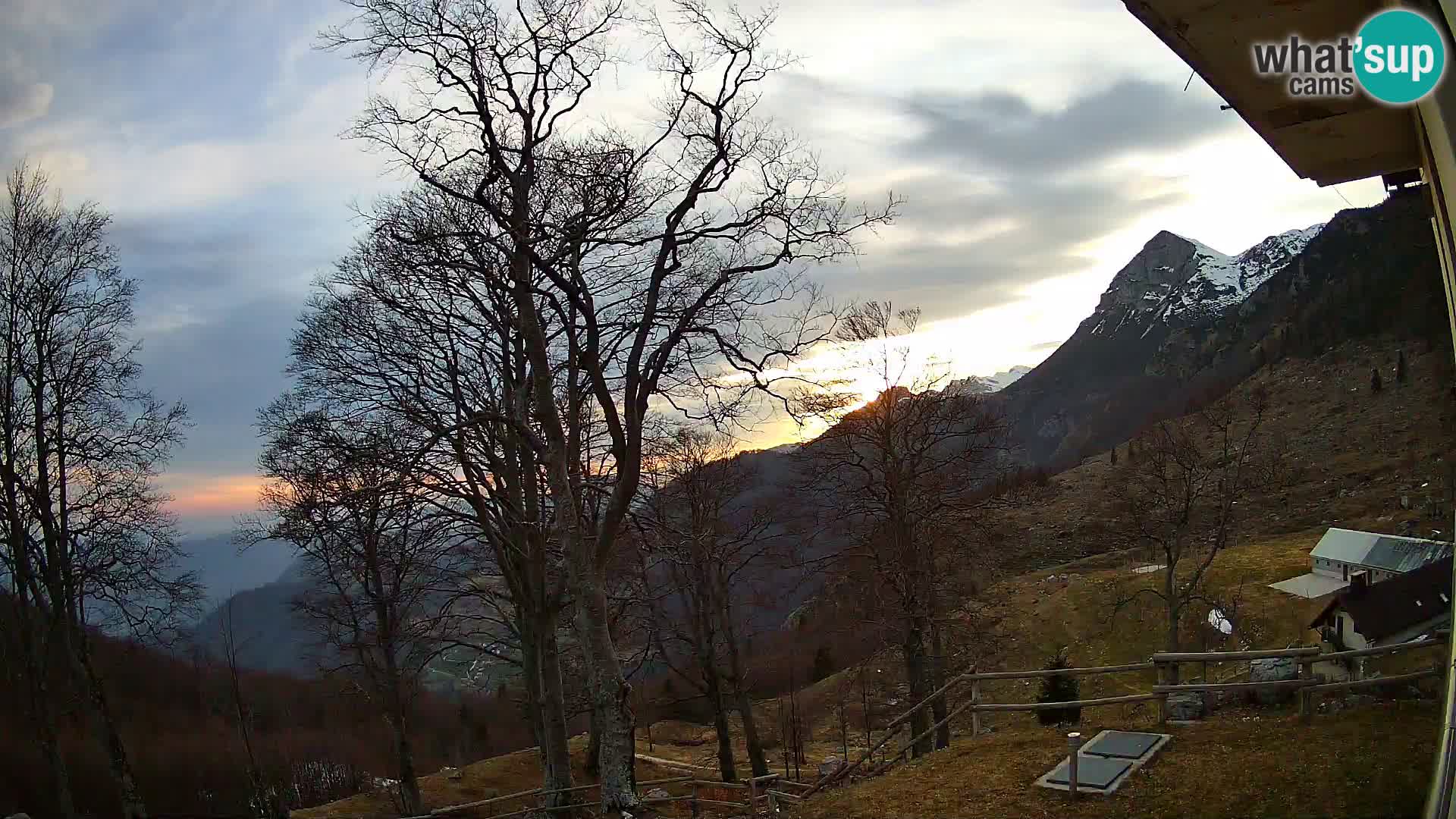 Refuge de la montagne Planina Razor caméra en direct (1315) | vue sur Tolminski Migovec