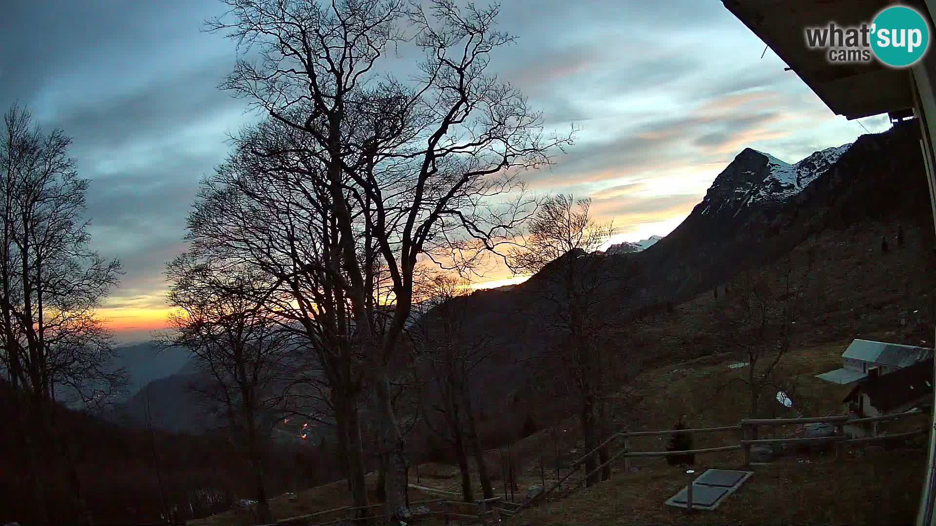 Refuge de la montagne Planina Razor caméra en direct (1315) | vue sur Tolminski Migovec
