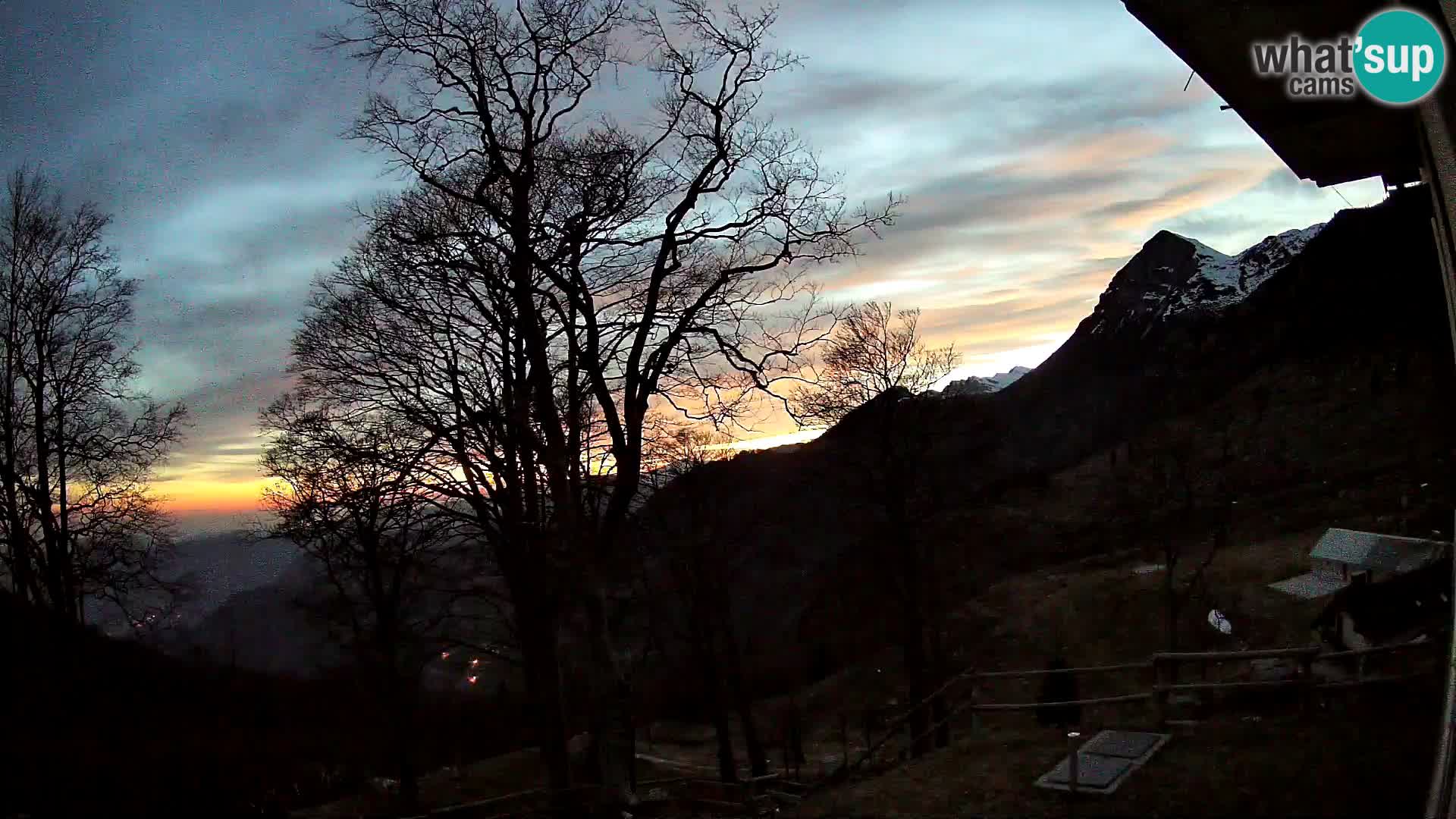 Refuge de la montagne Planina Razor caméra en direct (1315) | vue sur Tolminski Migovec