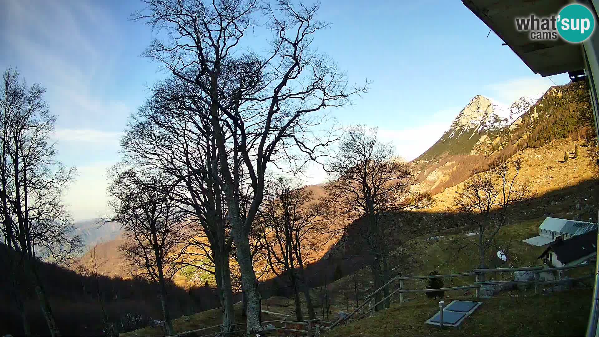 Planina Razor Bergütte Webcam (1315) | Blick auf Tolminski Migovec
