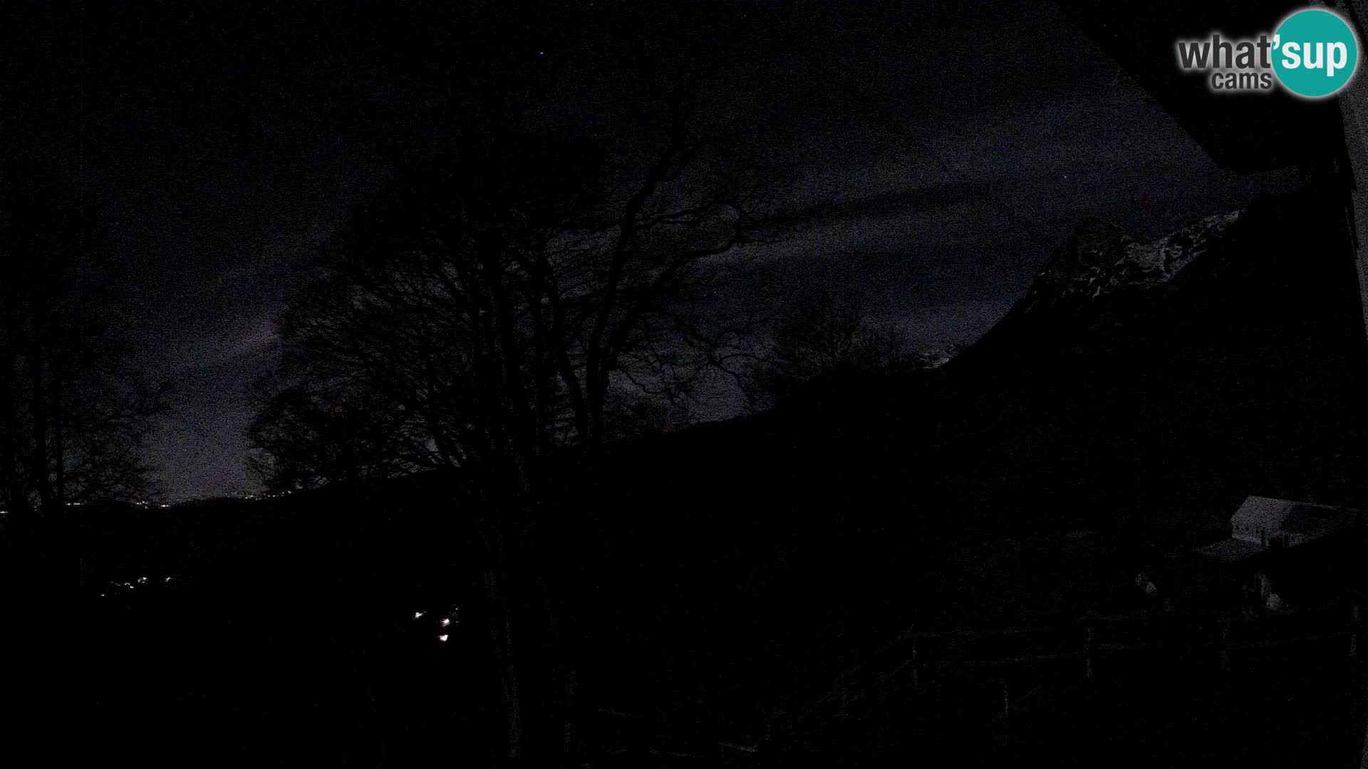 Cámara en vivo de la cabaña de montaña Planina Razor (1315) | vista hacia Tolminski Migovec