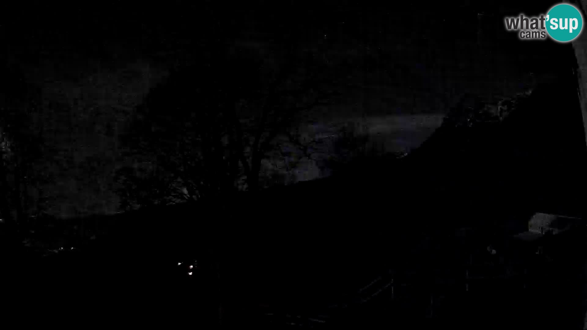 Koča na Planini Razor spletna kamera (1315) | Pogled na Tolminski Migovec