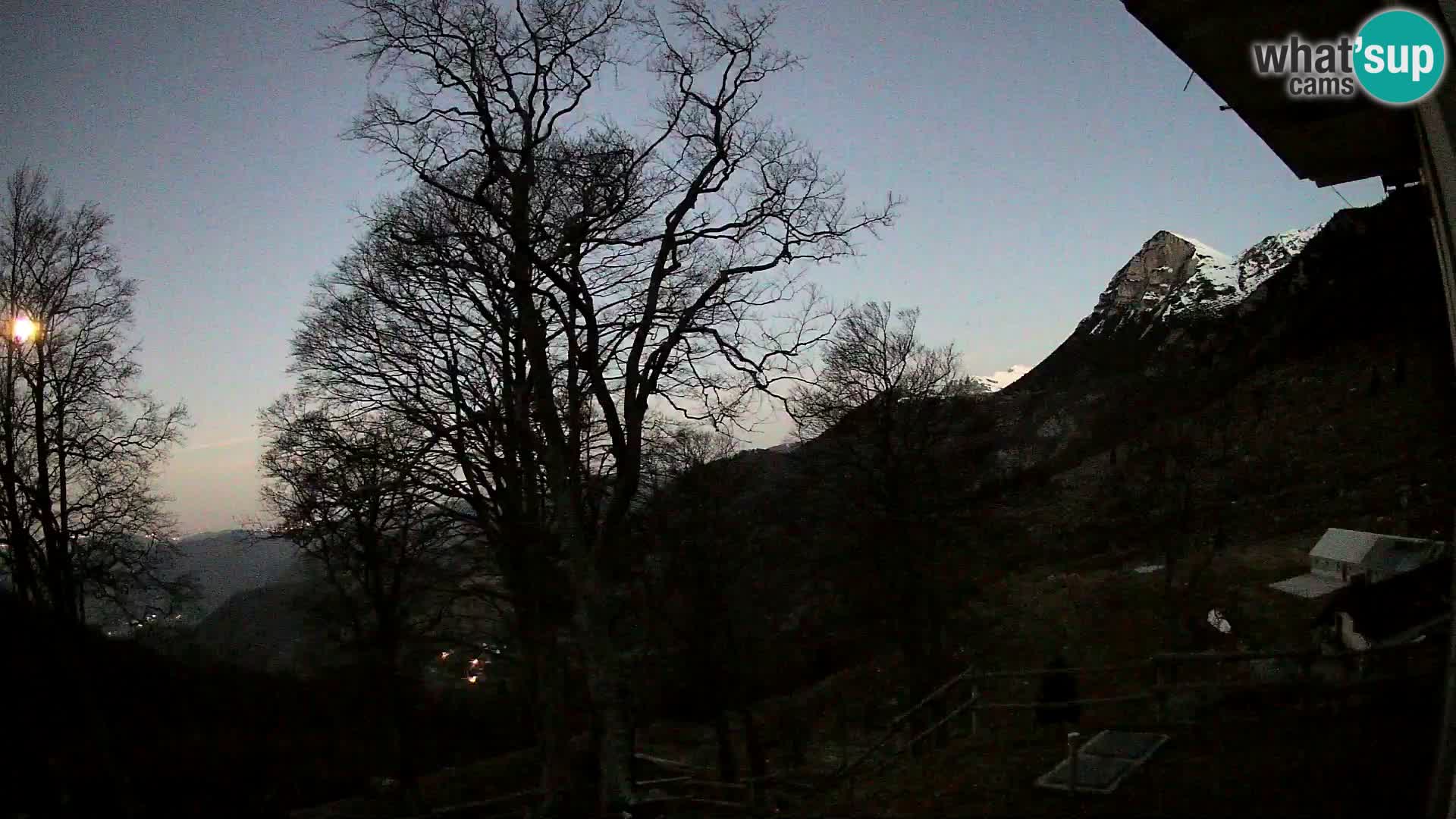 Baita di montagna Planina Razor webcam (1315) | vista su Tolminski Migovec