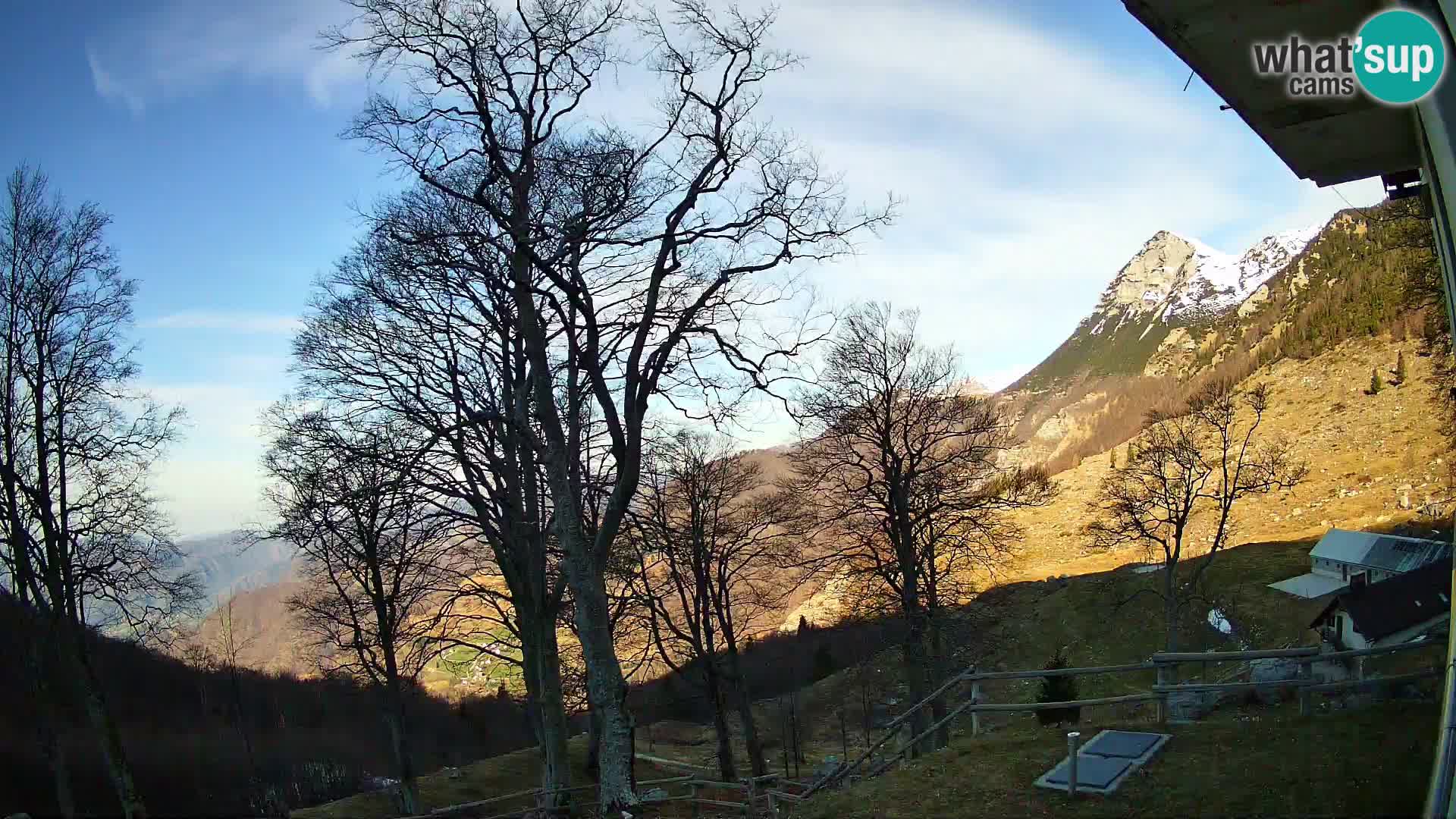 Baita di montagna Planina Razor webcam (1315) | vista su Tolminski Migovec