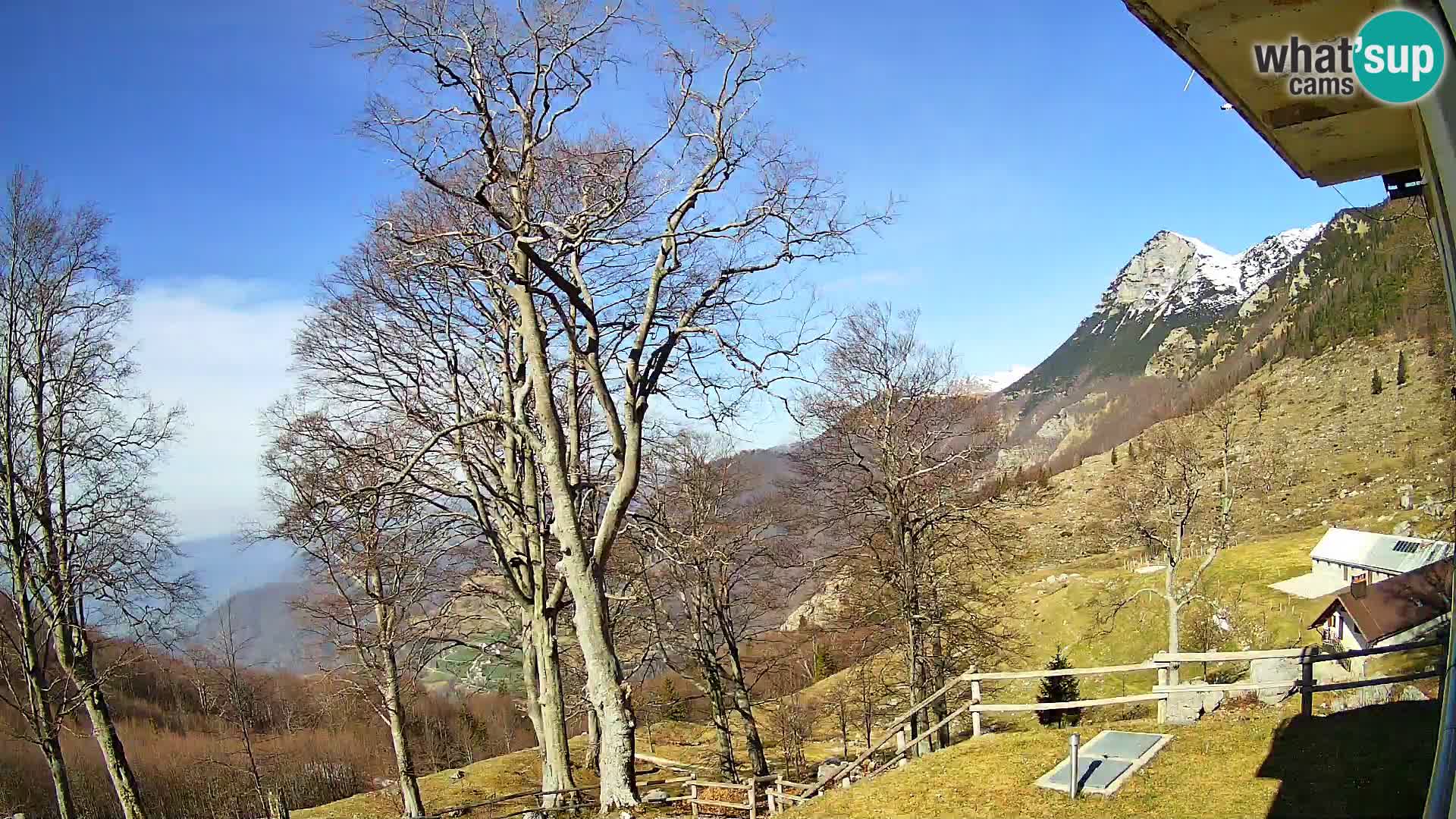Planina Razor Mountain Hut live cam (1315) | view to Tolminski Migovec