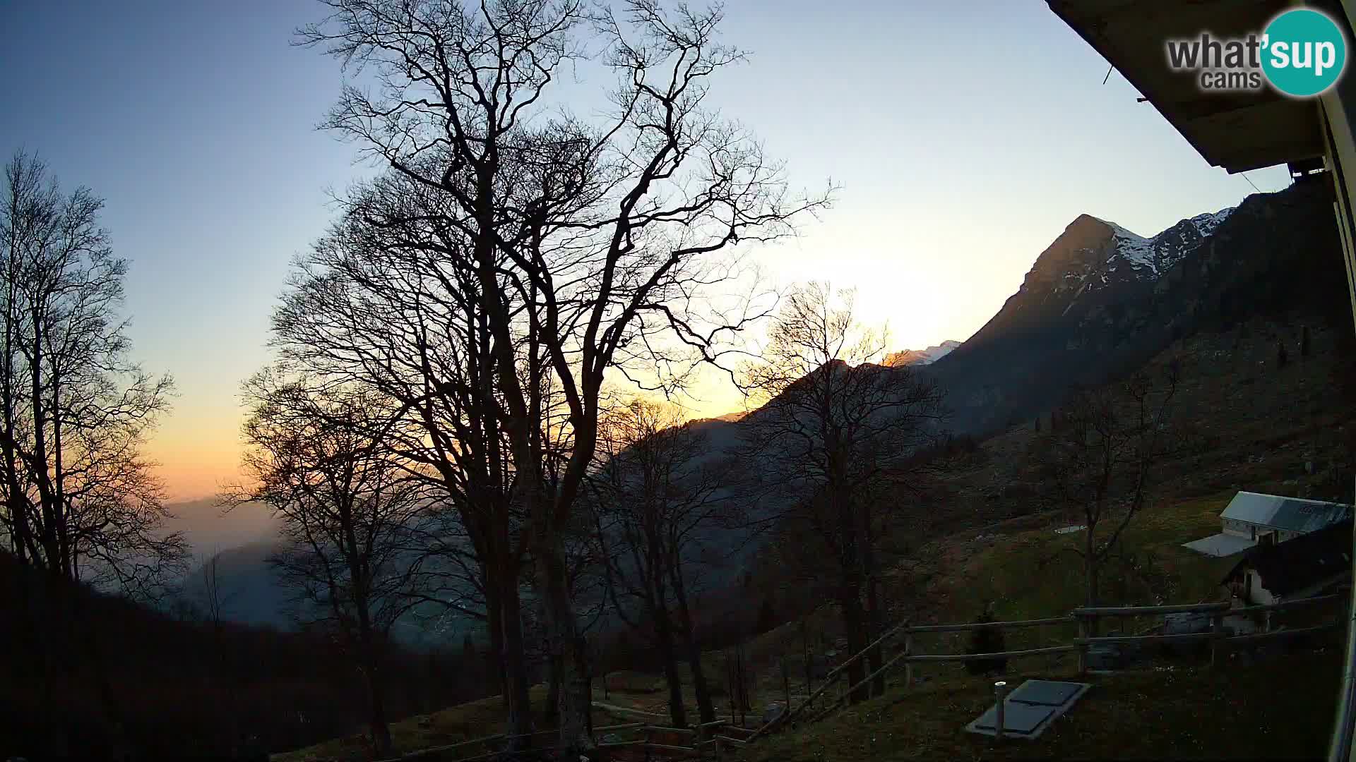 Planina Razor Mountain Hut live cam (1315) | view to Tolminski Migovec