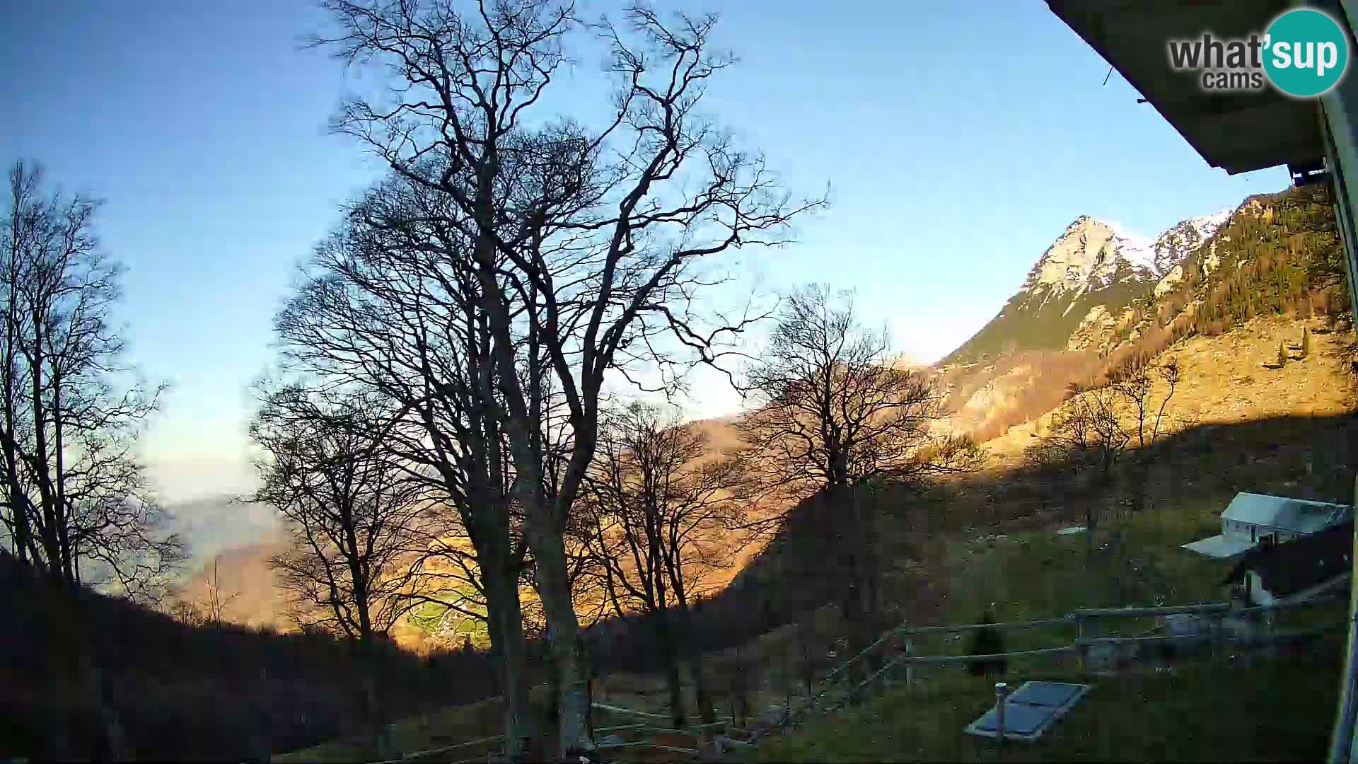 Baita di montagna Planina Razor webcam (1315) | vista su Tolminski Migovec