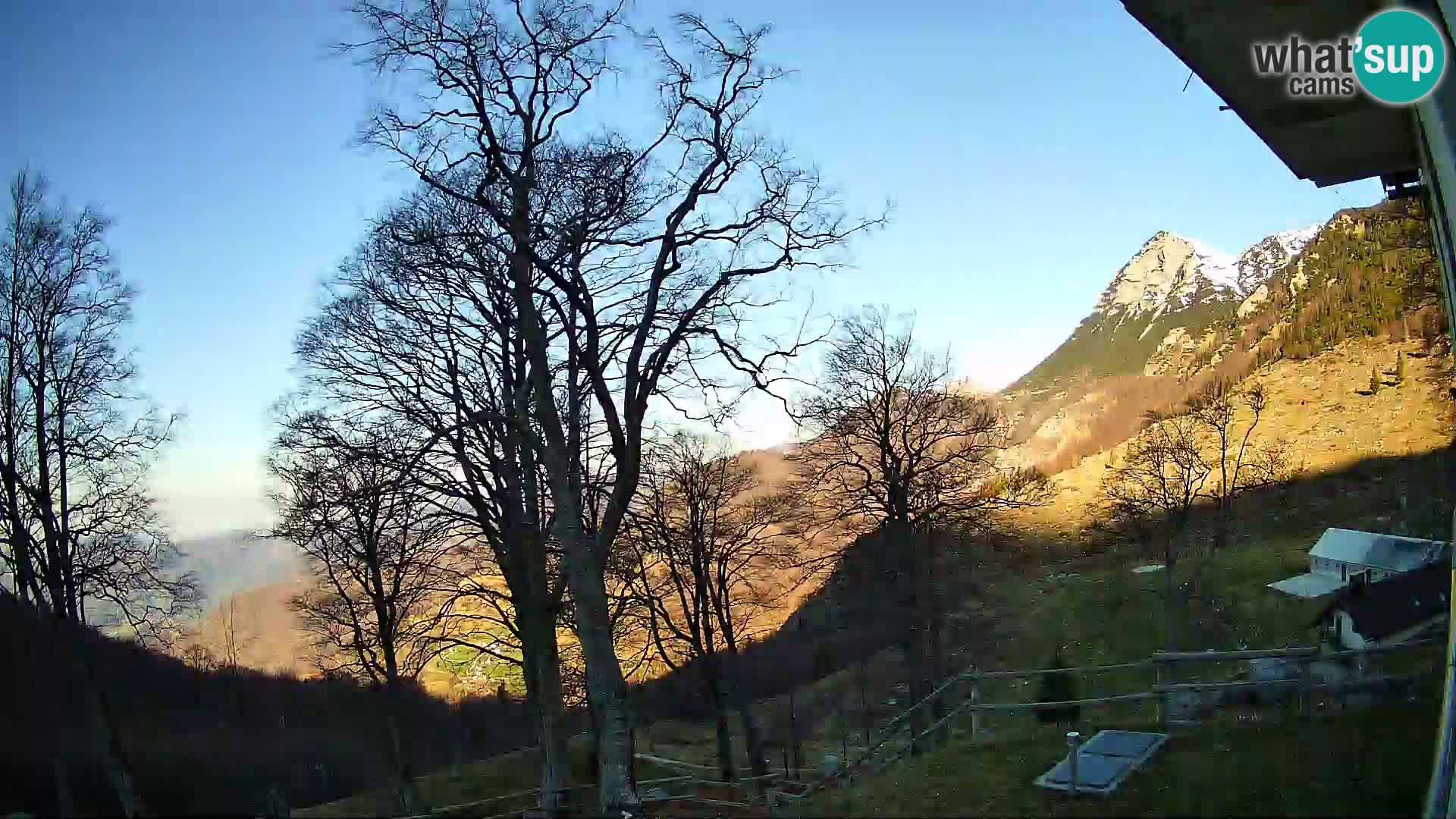 Refuge de la montagne Planina Razor caméra en direct (1315) | vue sur Tolminski Migovec