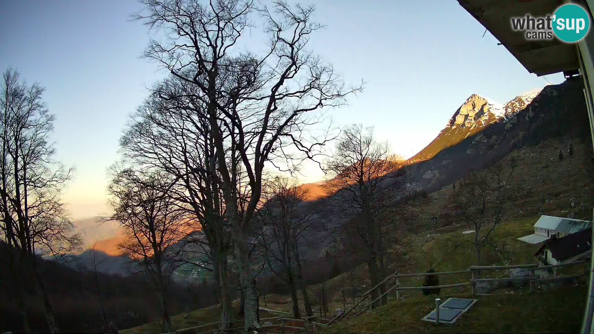 Planinarski dom na planini Razor (1315) | Pogled na Tolminski Migovec