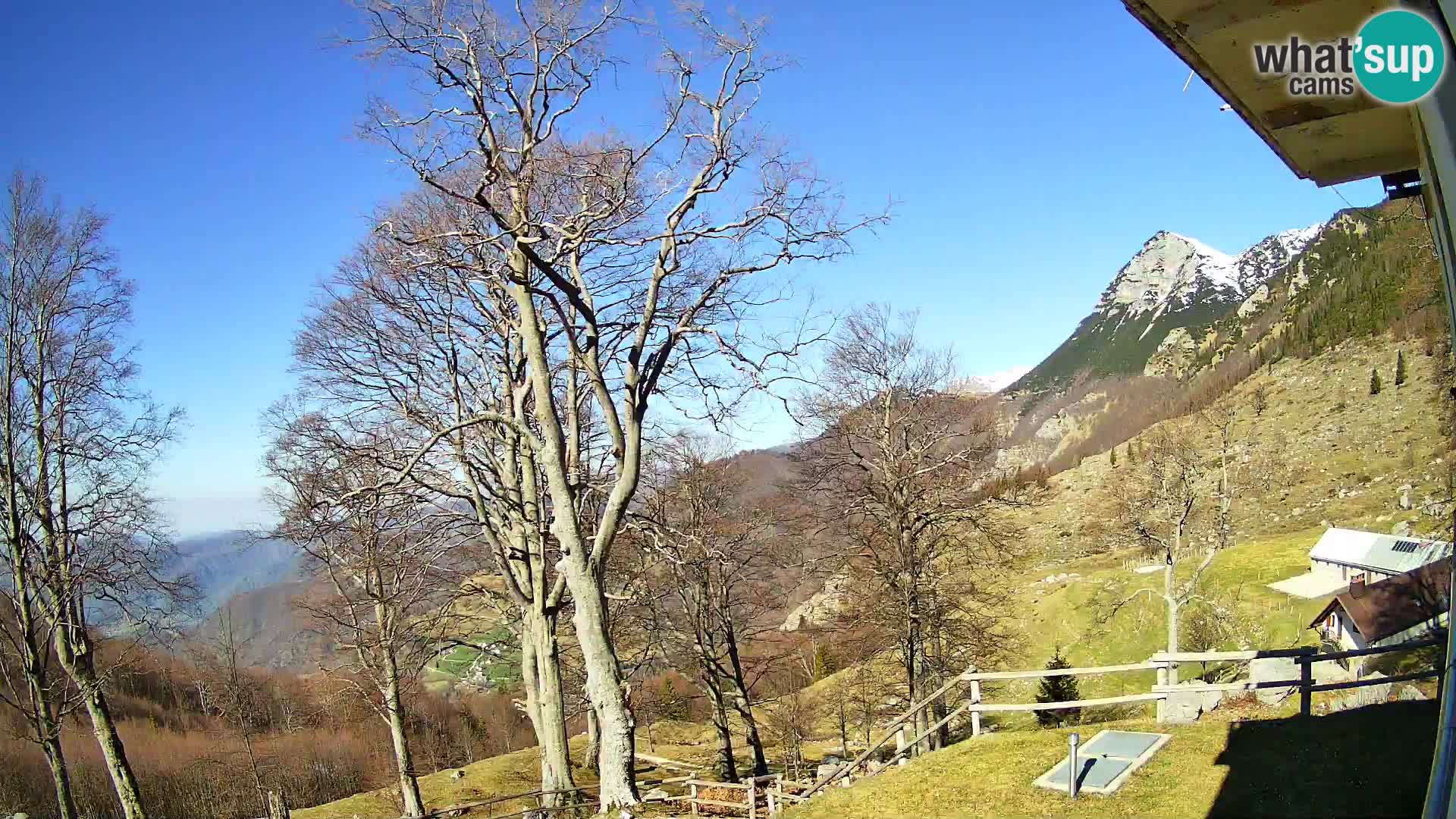 Planina Razor Bergütte Webcam (1315) | Blick auf Tolminski Migovec