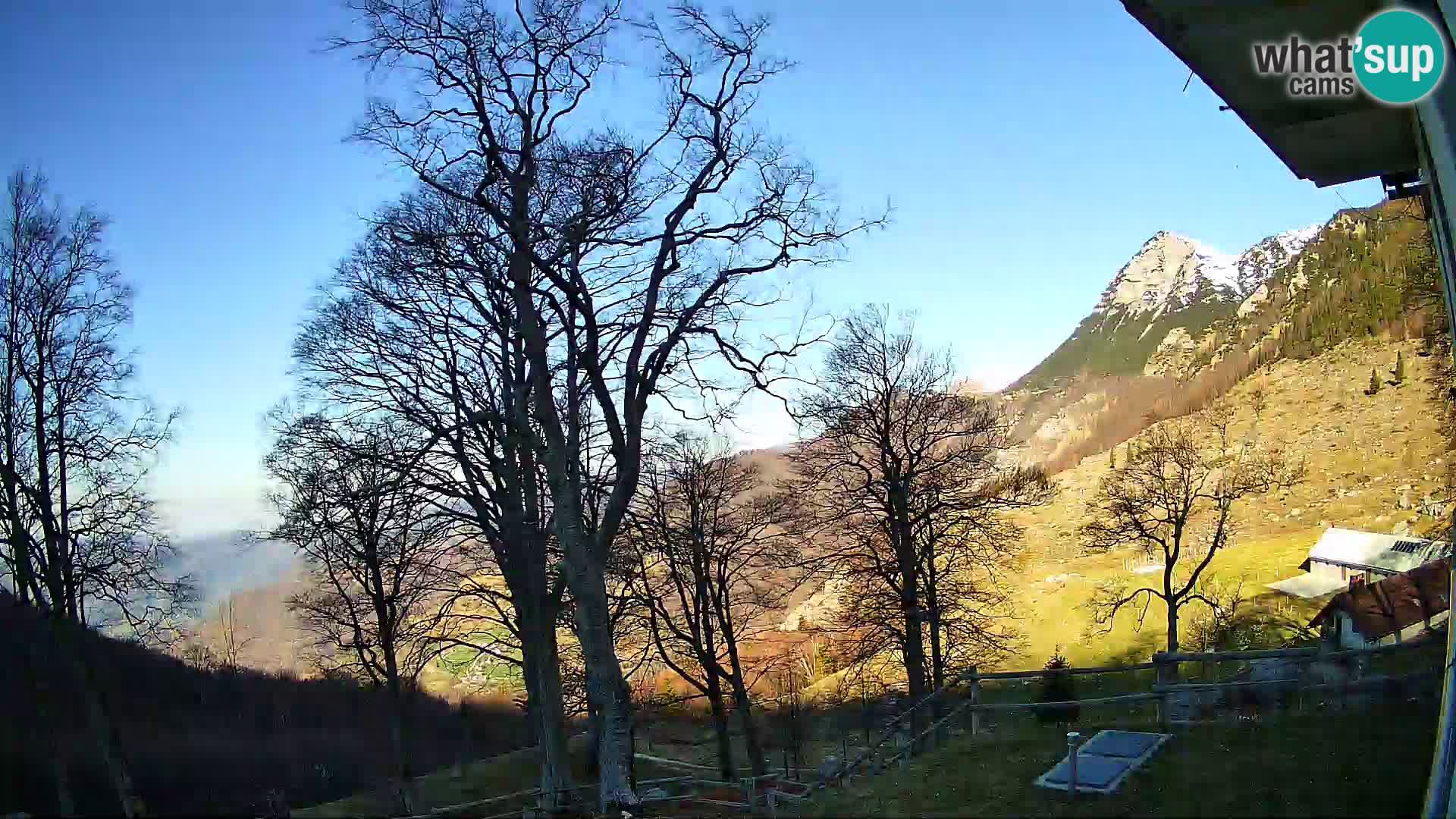 Planinarski dom na planini Razor (1315) | Pogled na Tolminski Migovec