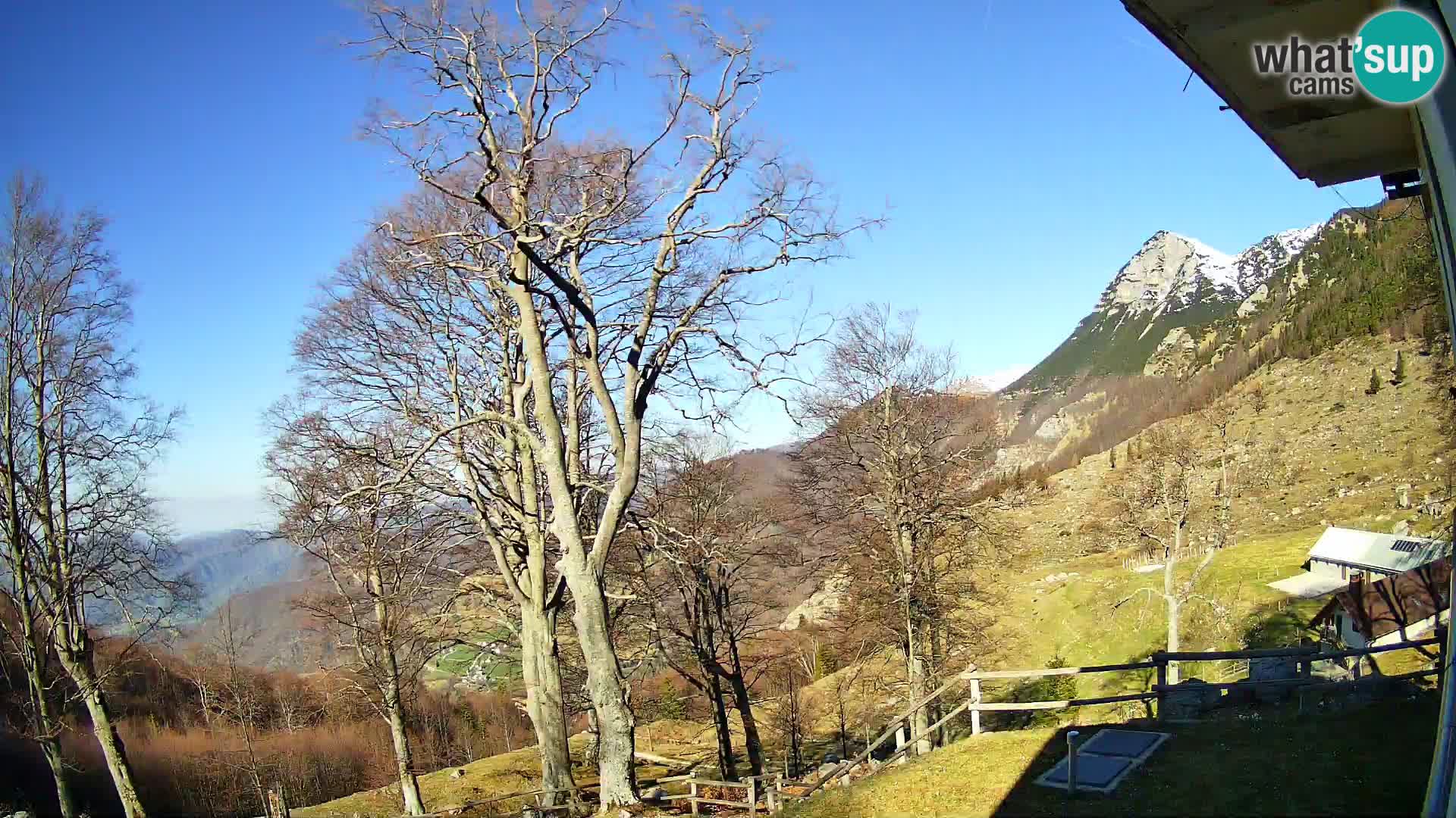 Planinarski dom na planini Razor (1315) | Pogled na Tolminski Migovec