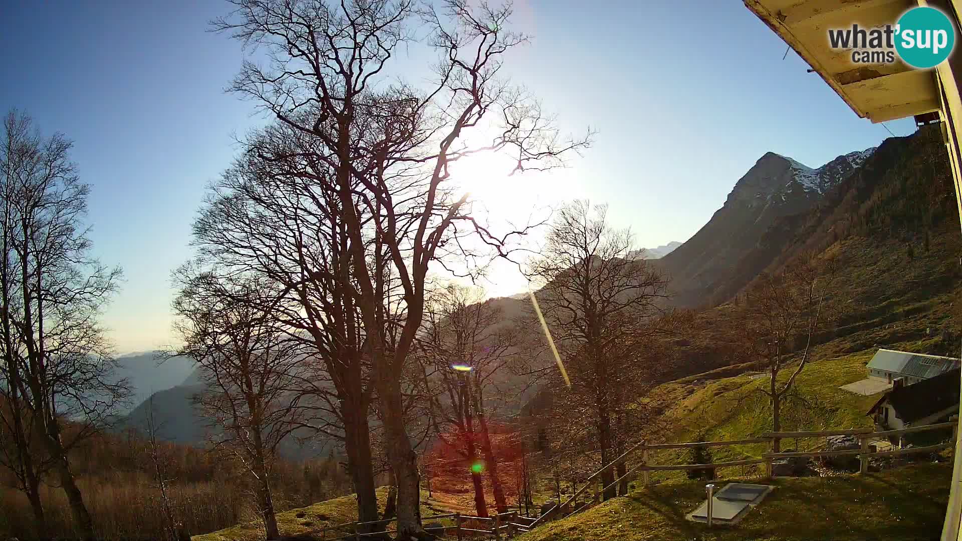 Baita di montagna Planina Razor webcam (1315) | vista su Tolminski Migovec