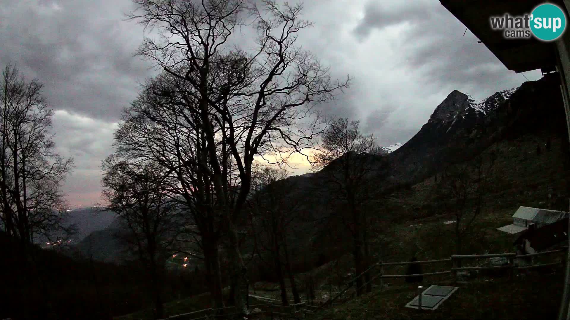 Planina Razor Bergütte Webcam (1315) | Blick auf Tolminski Migovec