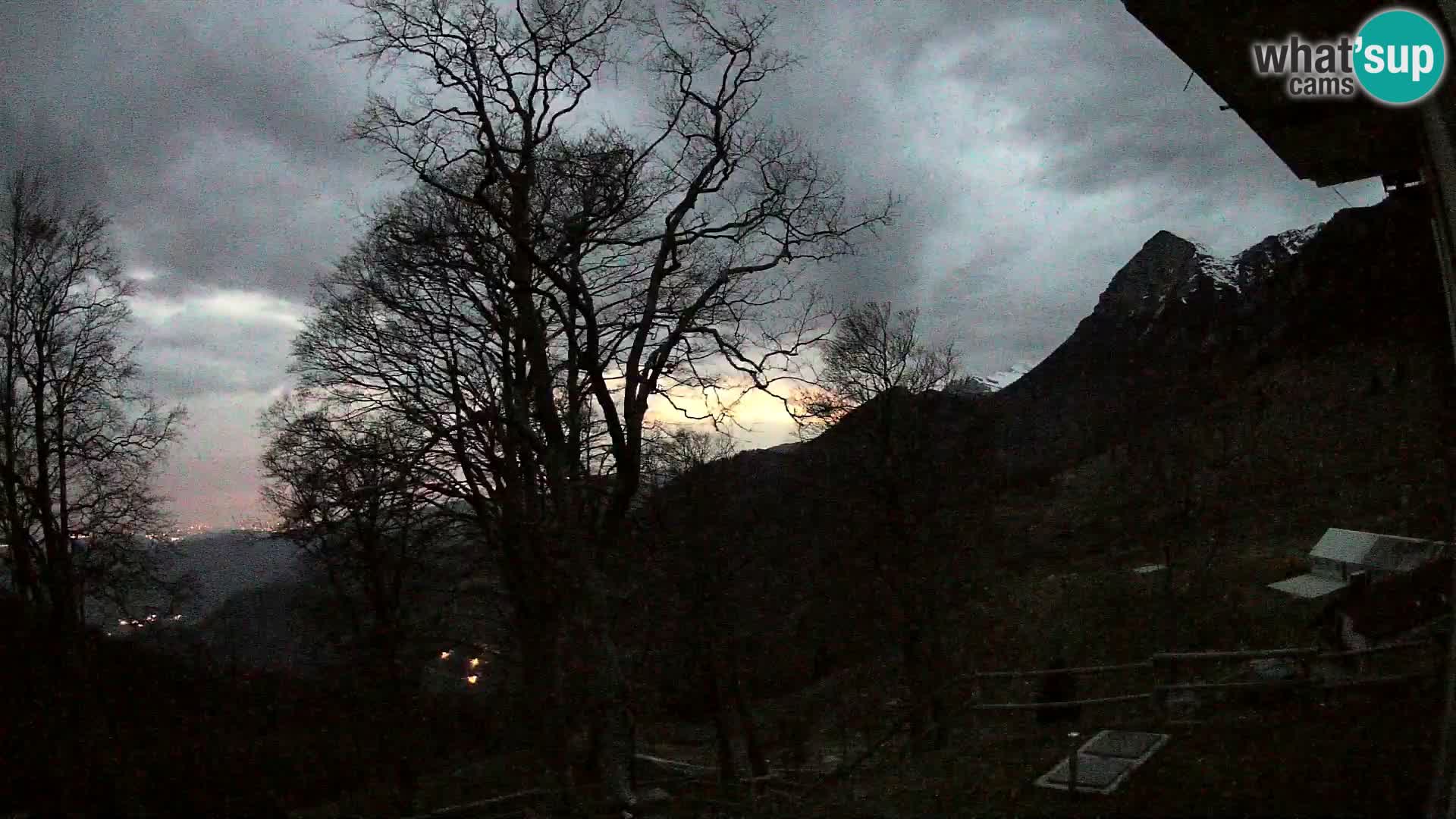 Refuge de la montagne Planina Razor caméra en direct (1315) | vue sur Tolminski Migovec