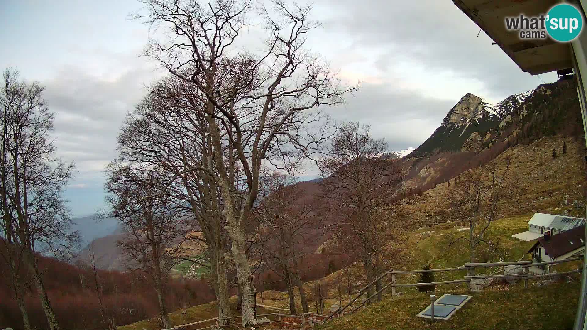 Planina Razor Mountain Hut live cam (1315) | view to Tolminski Migovec