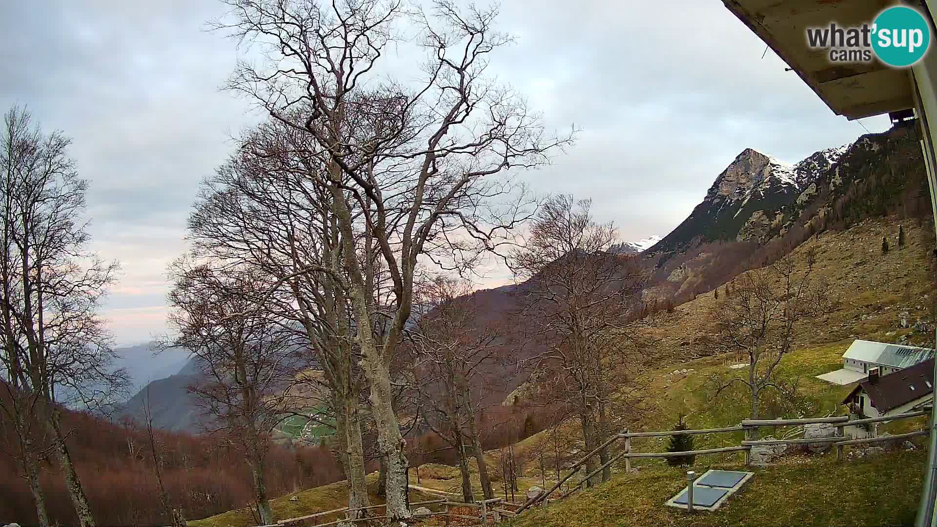 Refuge de la montagne Planina Razor caméra en direct (1315) | vue sur Tolminski Migovec