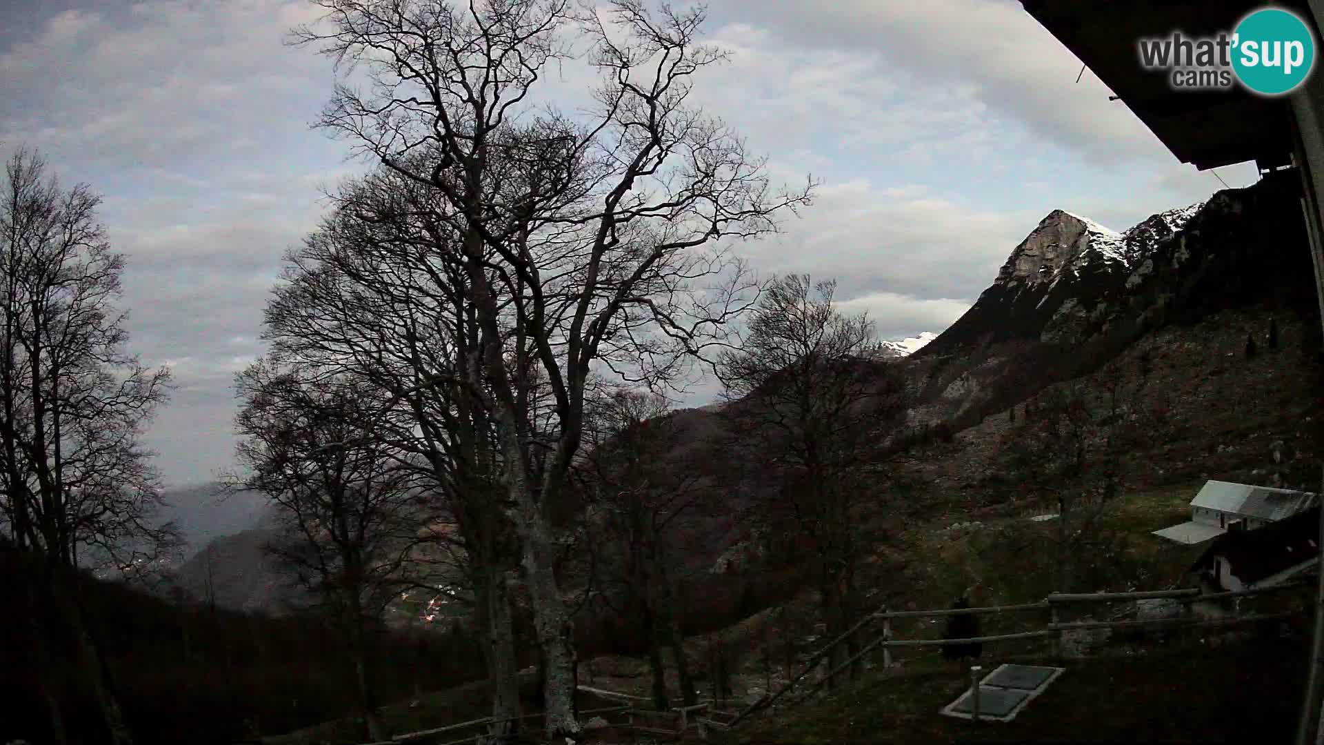 Baita di montagna Planina Razor webcam (1315) | vista su Tolminski Migovec