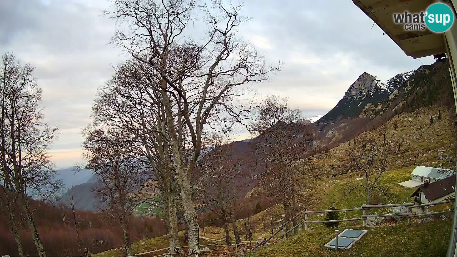 Refuge de la montagne Planina Razor caméra en direct (1315) | vue sur Tolminski Migovec