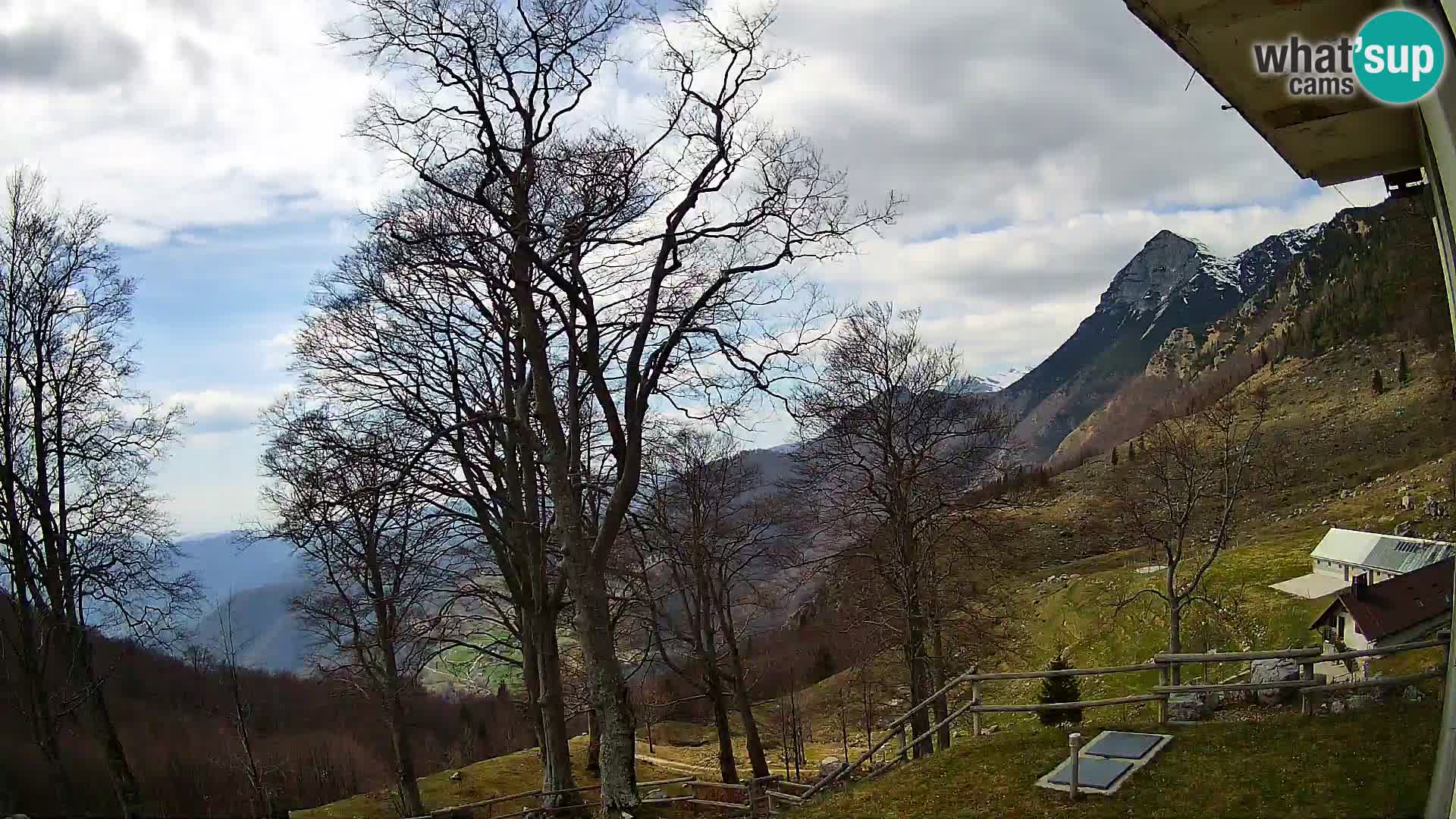 Baita di montagna Planina Razor webcam (1315) | vista su Tolminski Migovec