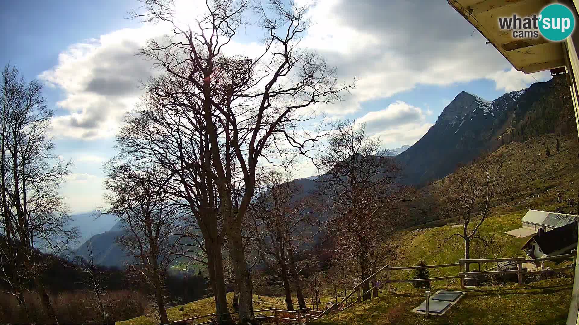Baita di montagna Planina Razor webcam (1315) | vista su Tolminski Migovec