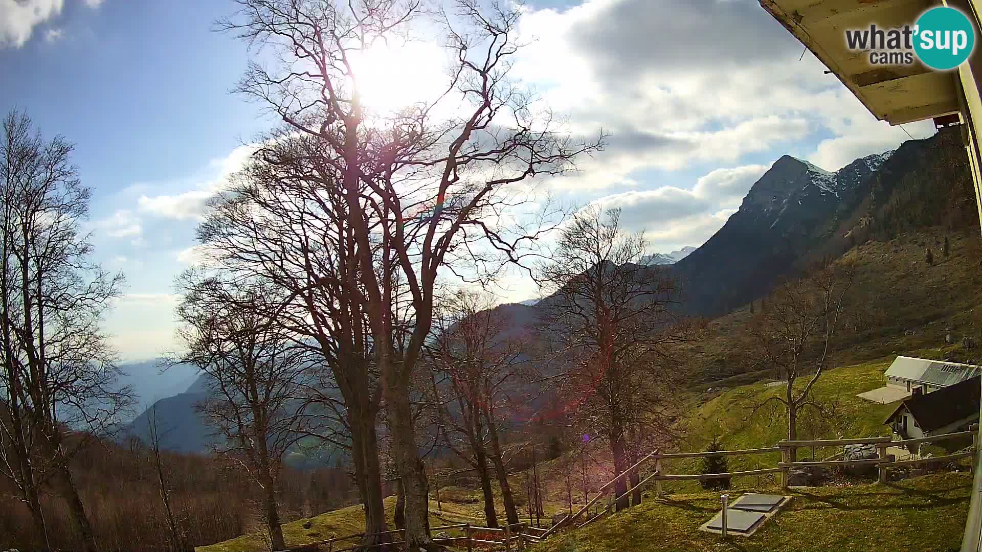 Planinarski dom na planini Razor (1315) | Pogled na Tolminski Migovec