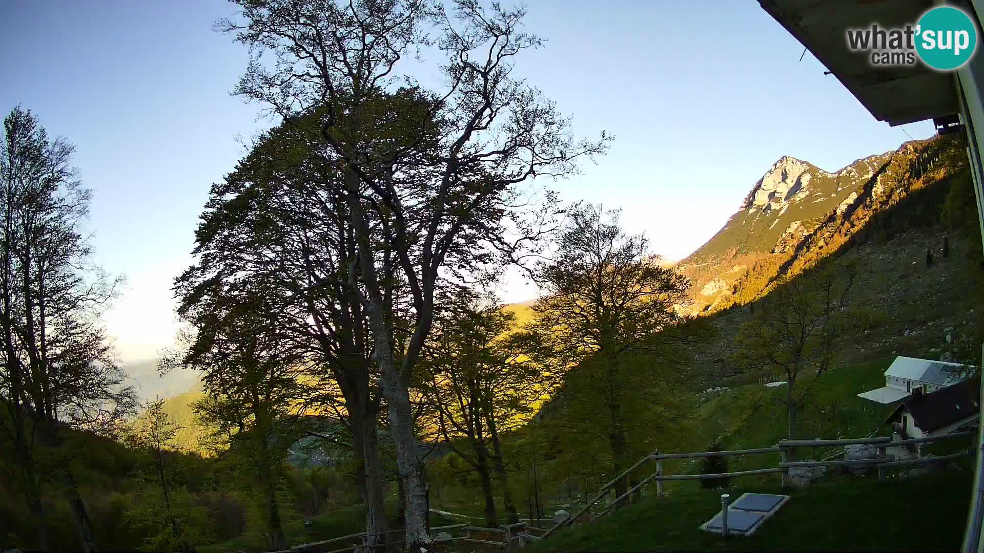 Refuge de la montagne Planina Razor caméra en direct (1315) | vue sur Tolminski Migovec