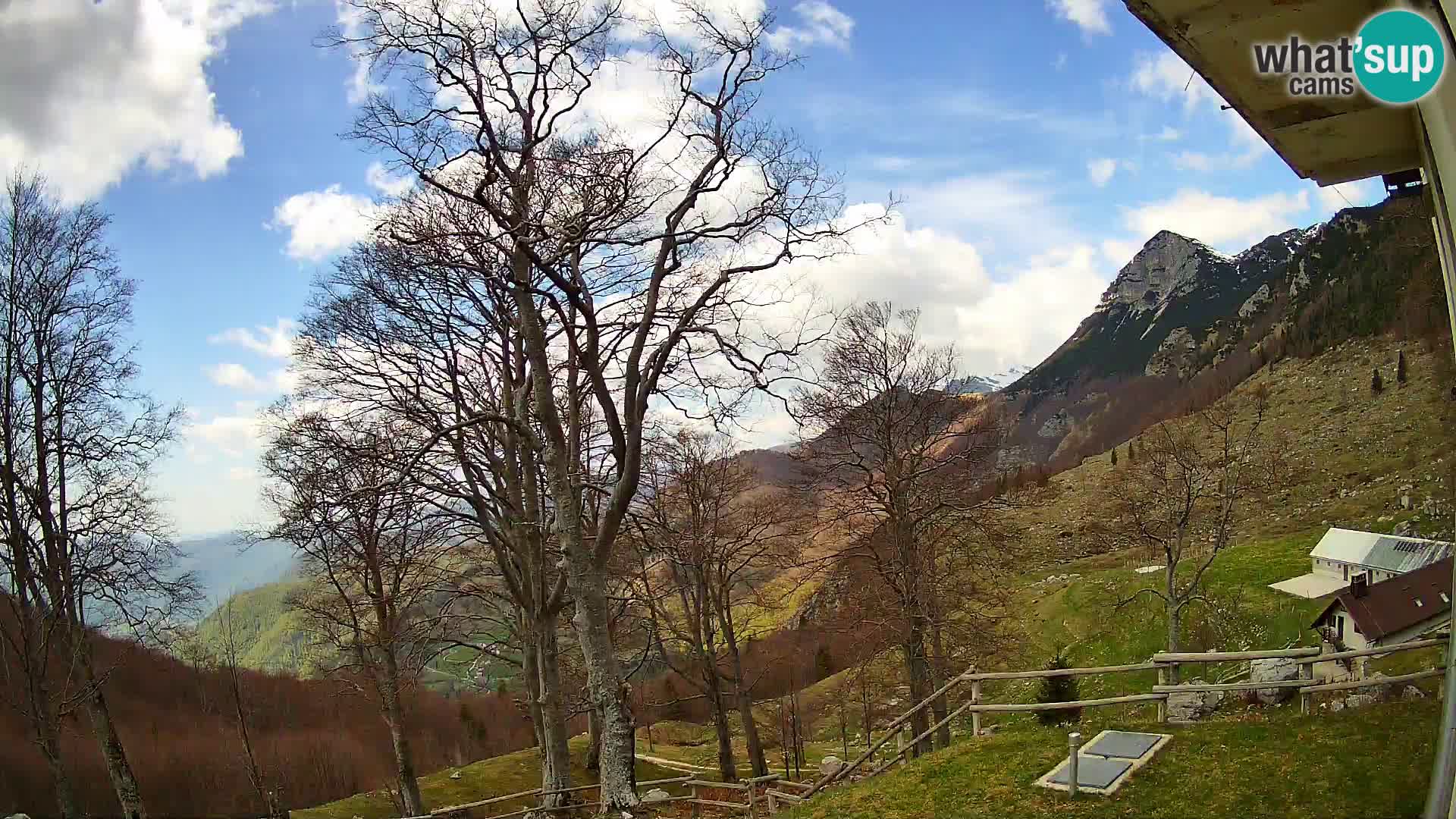 Planinarski dom na planini Razor (1315) | Pogled na Tolminski Migovec
