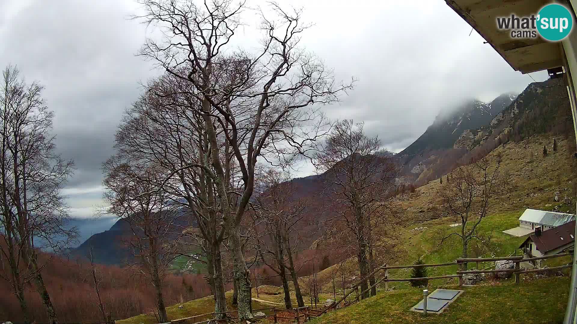 Planinarski dom na planini Razor (1315) | Pogled na Tolminski Migovec