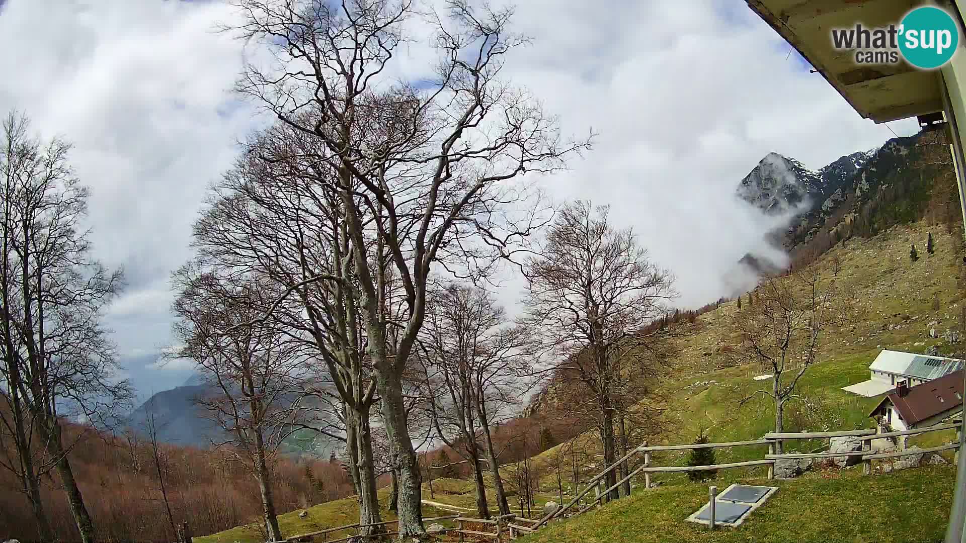 Planinarski dom na planini Razor (1315) | Pogled na Tolminski Migovec