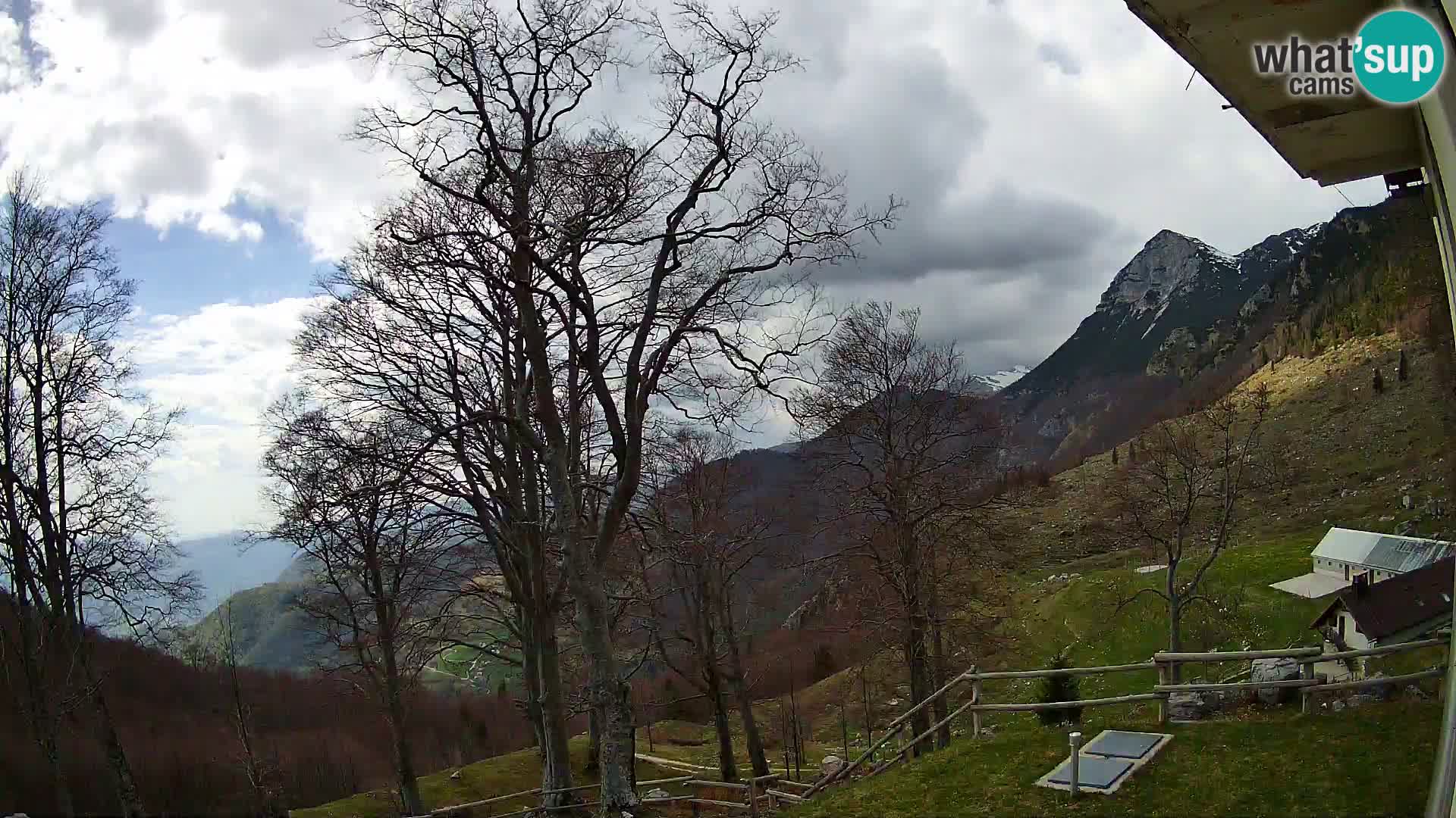 Baita di montagna Planina Razor webcam (1315) | vista su Tolminski Migovec