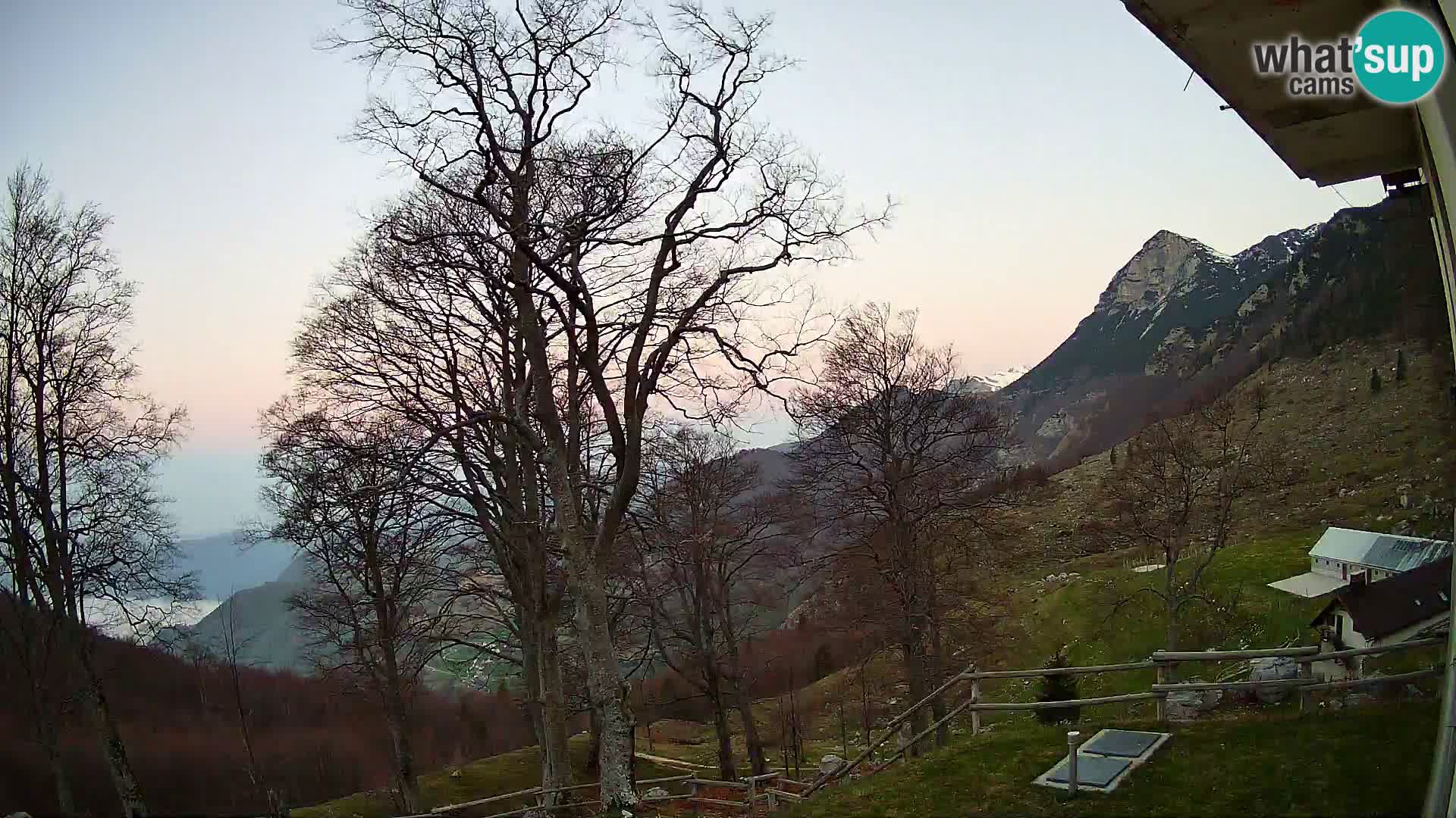 Planina Razor Bergütte Webcam (1315) | Blick auf Tolminski Migovec