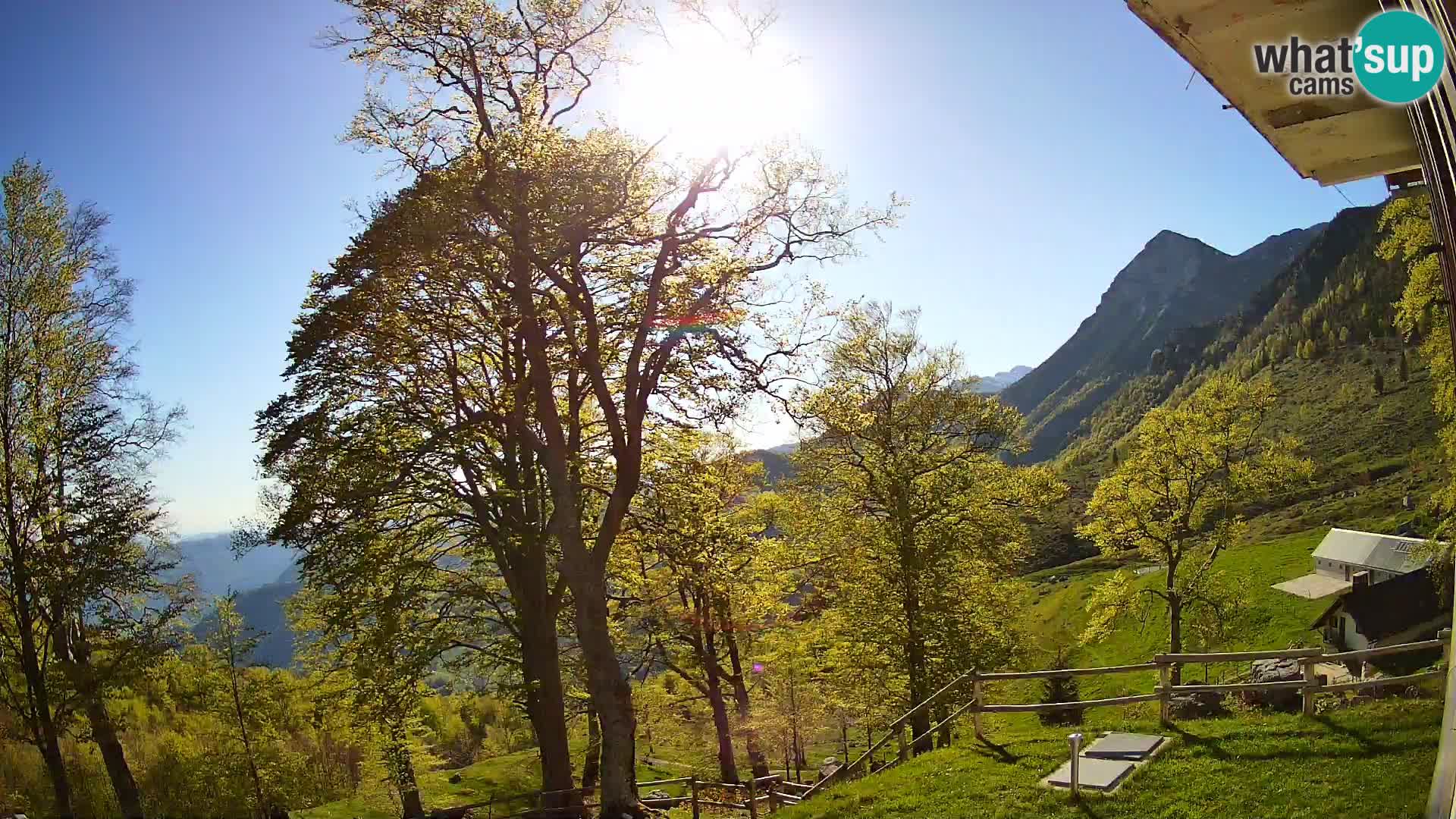 Refuge de la montagne Planina Razor caméra en direct (1315) | vue sur Tolminski Migovec