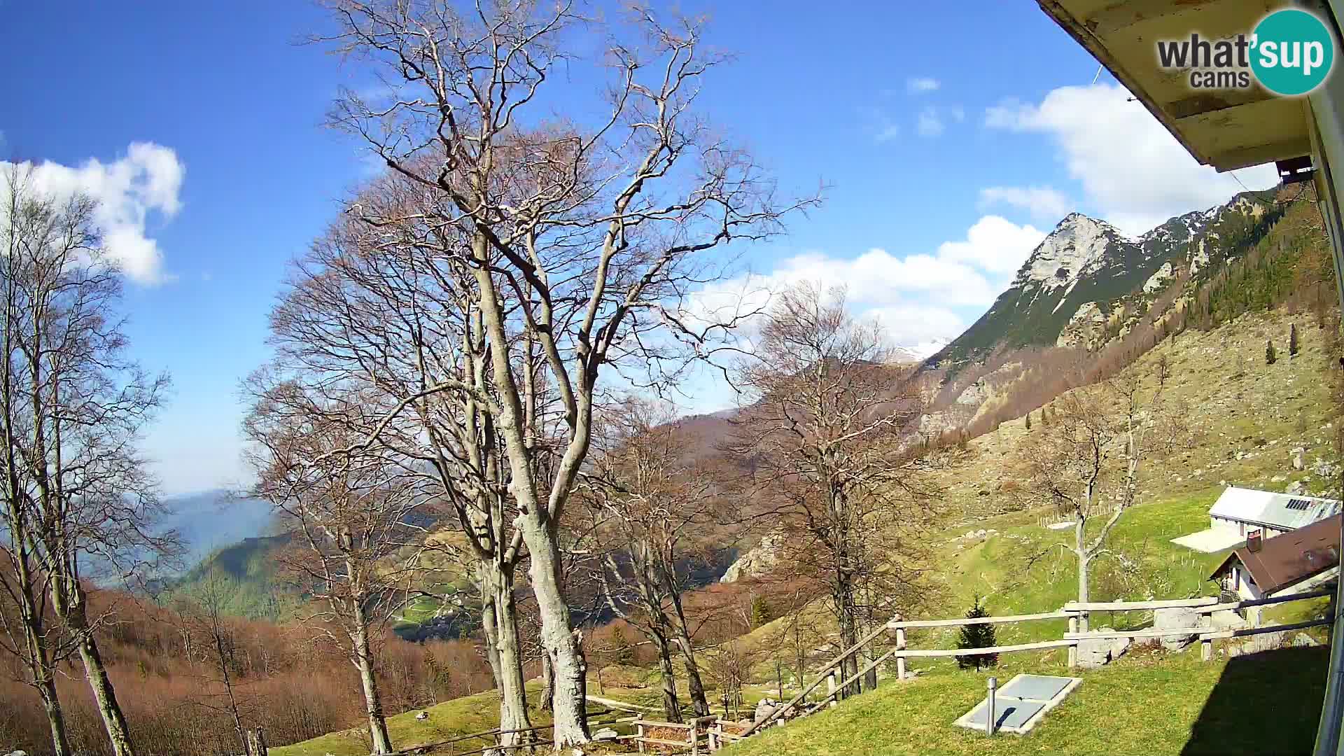 Planinarski dom na planini Razor (1315) | Pogled na Tolminski Migovec