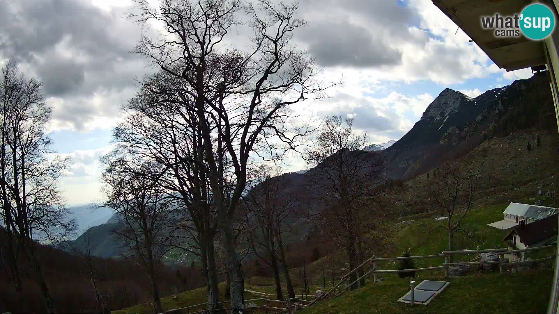 Refuge de la montagne Planina Razor caméra en direct (1315) | vue sur Tolminski Migovec