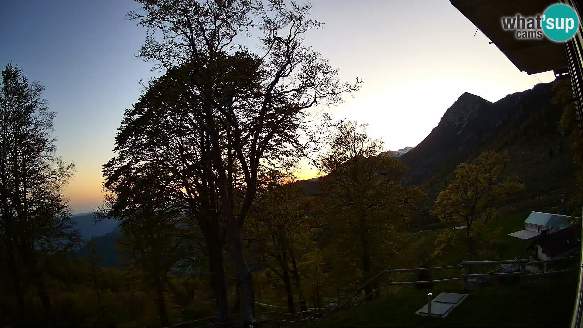 Refuge de la montagne Planina Razor caméra en direct (1315) | vue sur Tolminski Migovec