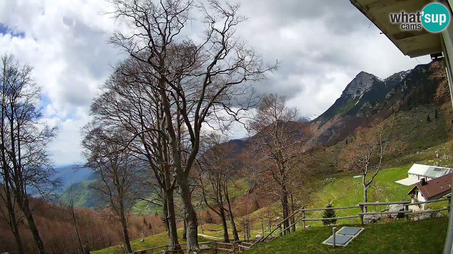 Baita di montagna Planina Razor webcam (1315) | vista su Tolminski Migovec