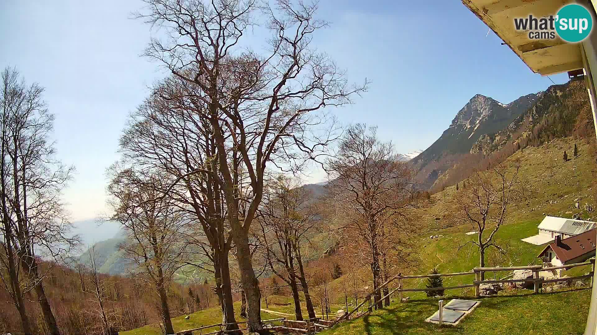 Planina Razor Mountain Hut live cam (1315) | view to Tolminski Migovec