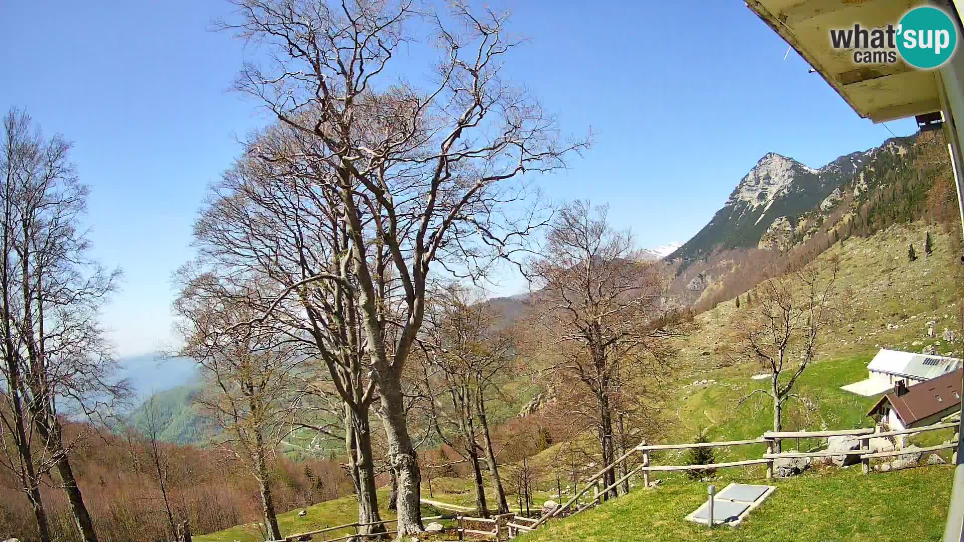 Refuge de la montagne Planina Razor caméra en direct (1315) | vue sur Tolminski Migovec