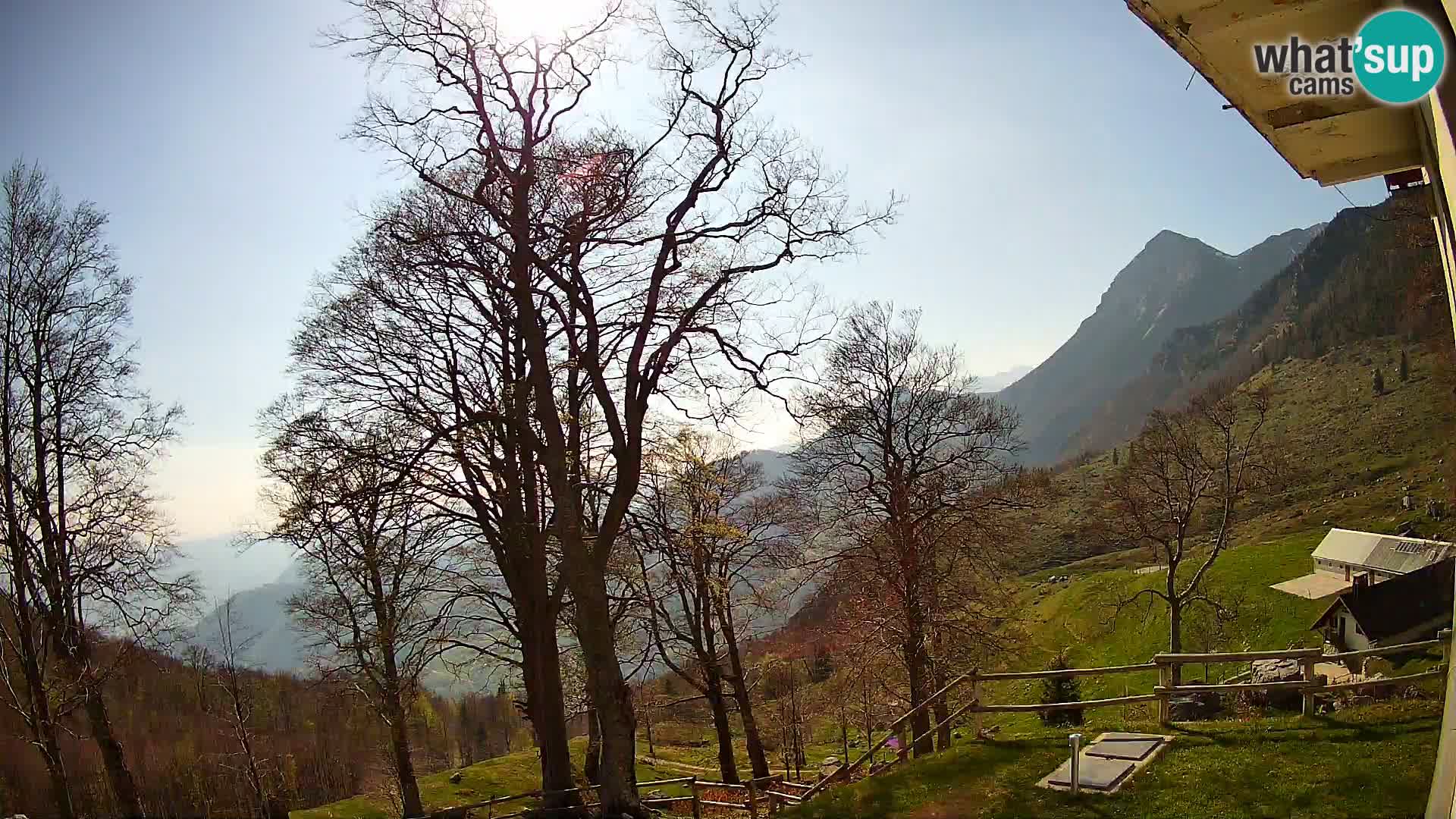 Planina Razor Mountain Hut live cam (1315) | view to Tolminski Migovec