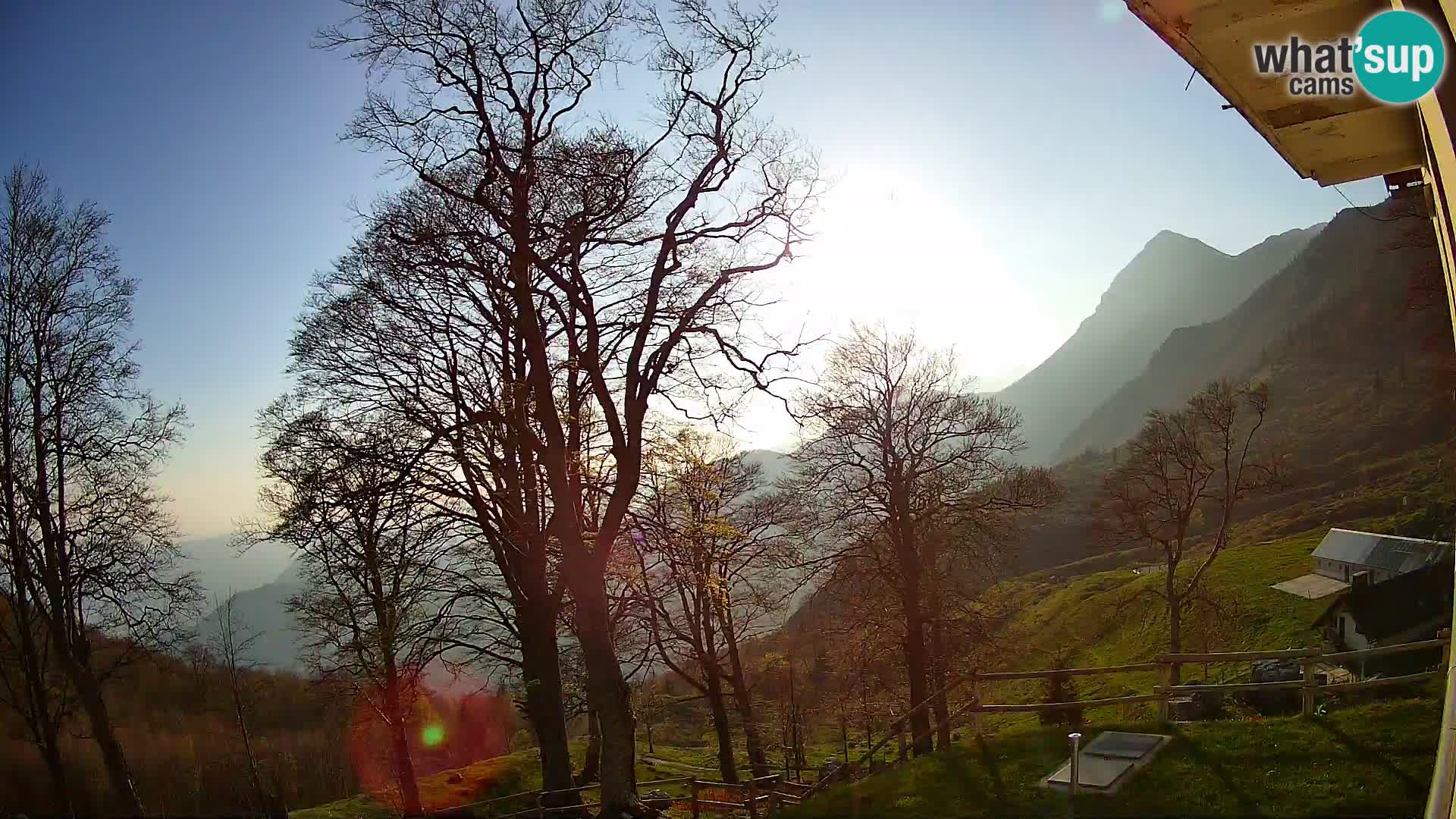 Planina Razor Bergütte Webcam (1315) | Blick auf Tolminski Migovec