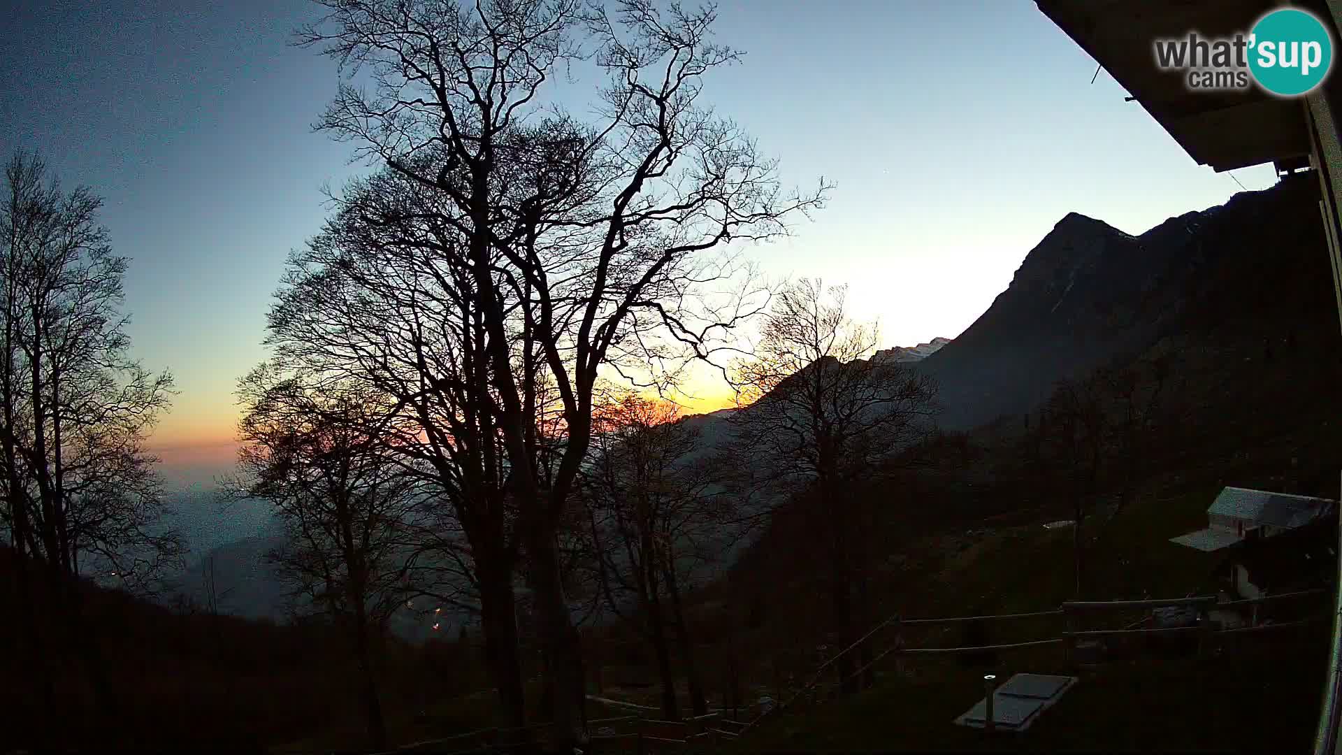Planina Razor Bergütte Webcam (1315) | Blick auf Tolminski Migovec