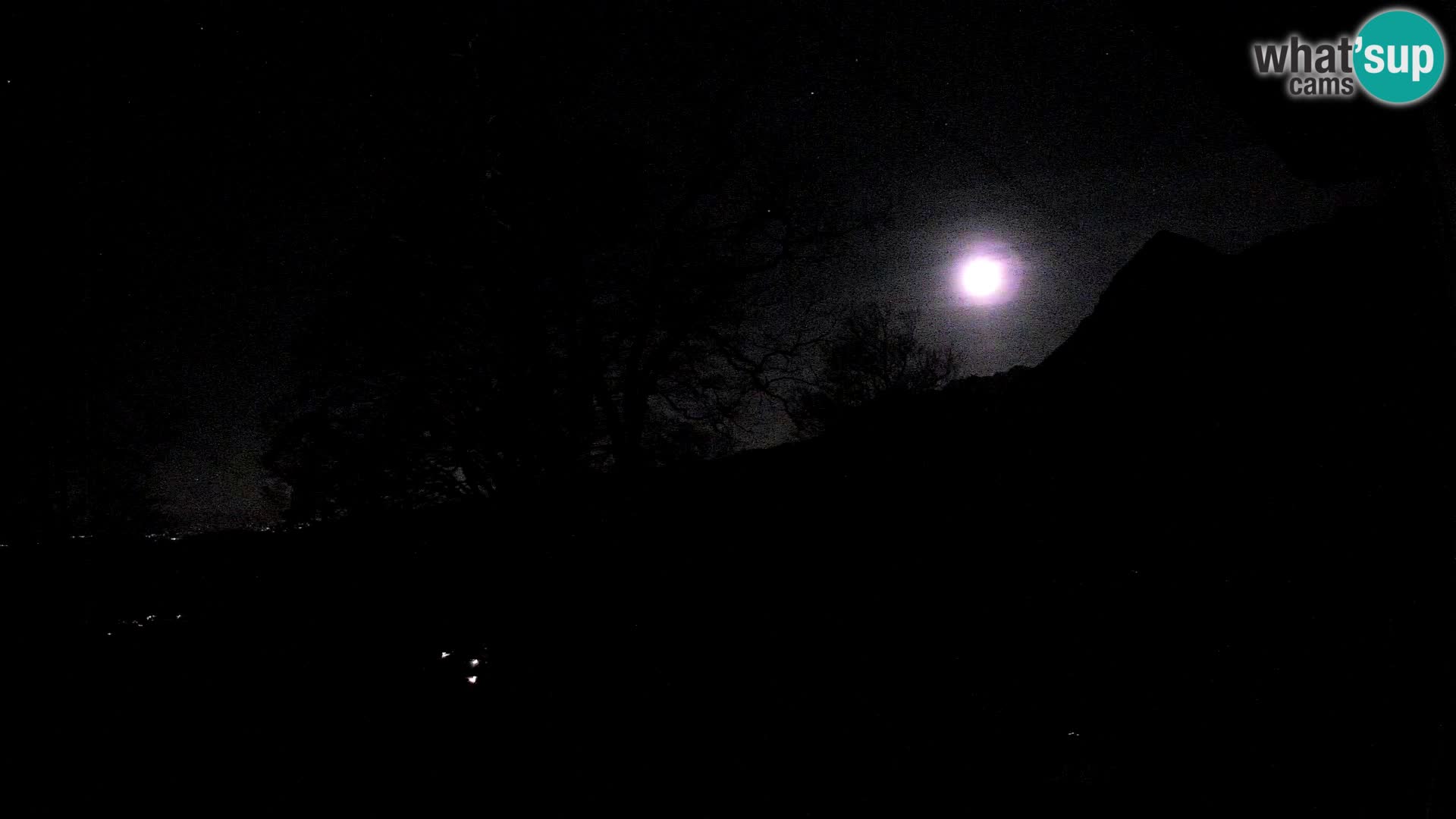 Cámara en vivo de la cabaña de montaña Planina Razor (1315) | vista hacia Tolminski Migovec